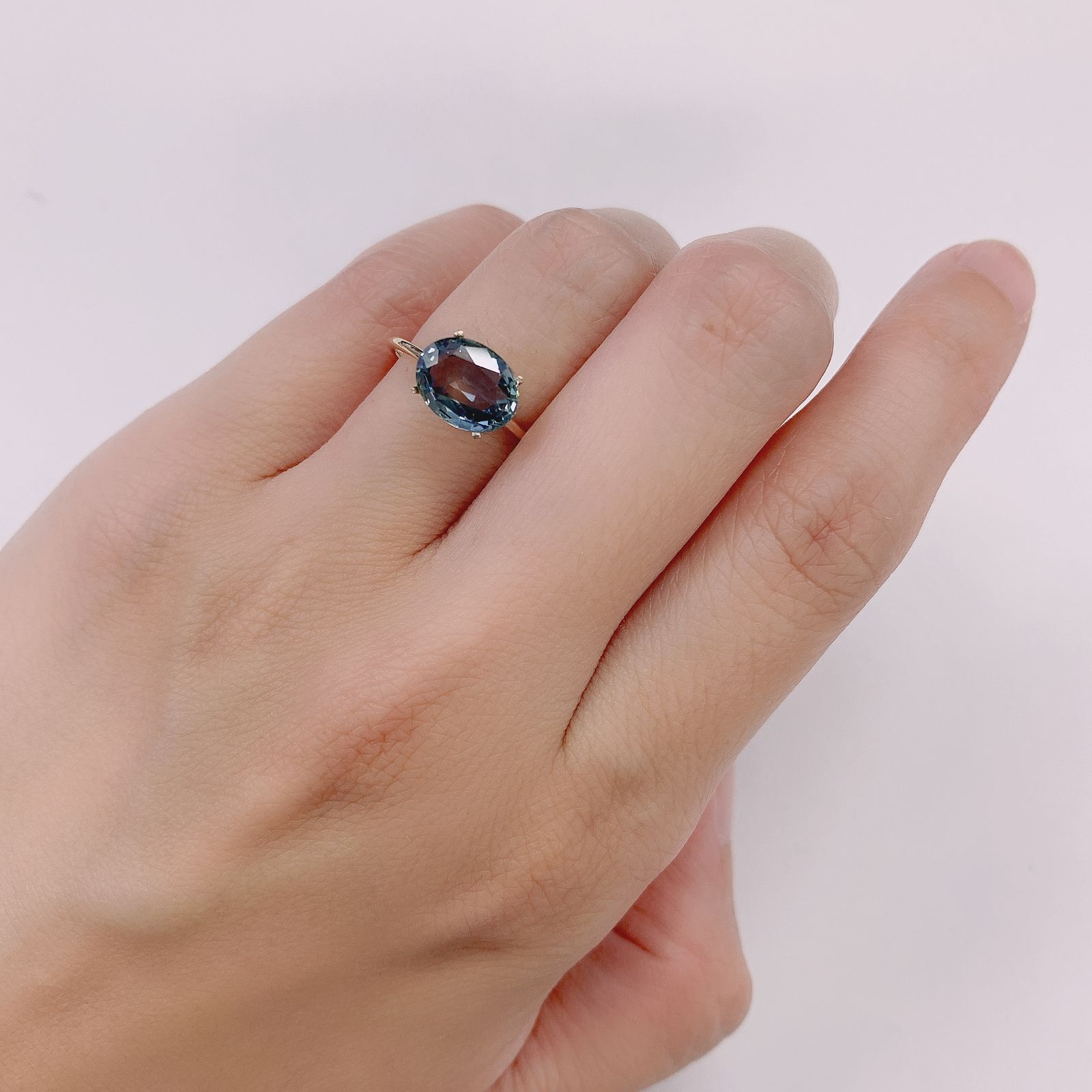 バイカラーサファイア(宝石名サファイア) マダガスカル/スリランカ産 2.128ct ソ付(彩珠)[210912477]8.9×6.9mm前後