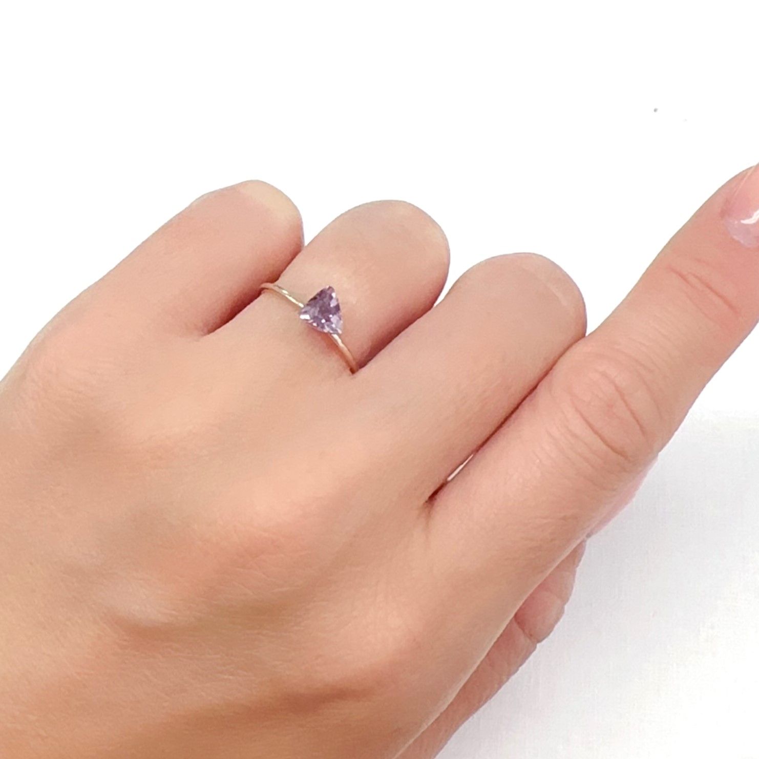 カラーシフト ピンクダイアスポア アフガニスタン産 0.70ct[240326989]6.2x5.4mm前後