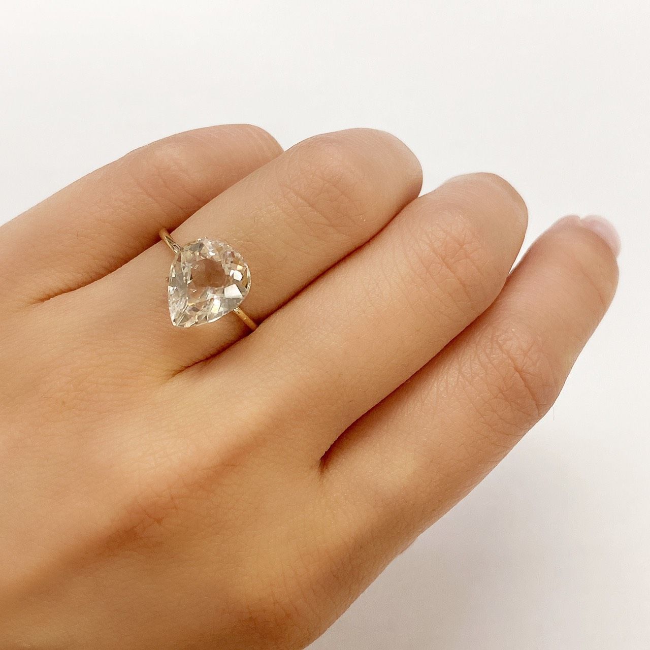 イエロースポジュミン(宝石名スポジュミン) アフガニスタン産 4.39ct 識別済[250711461]11.4×9.4mm前後