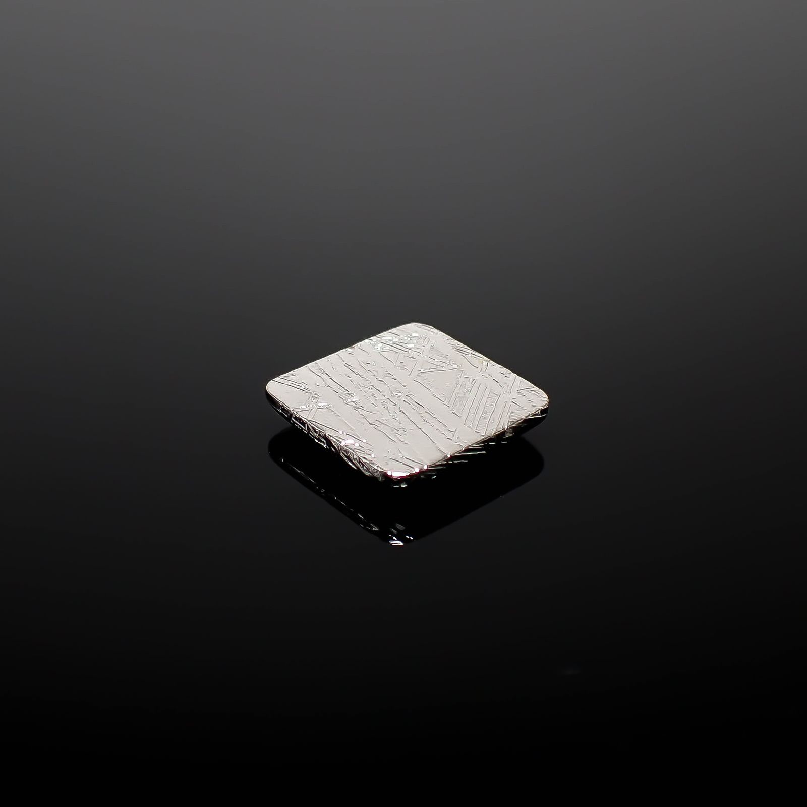 ムオニナルスタ隕石 発見地:スウェーデン 15.41ct[240125780]13.8x13.8mm前後