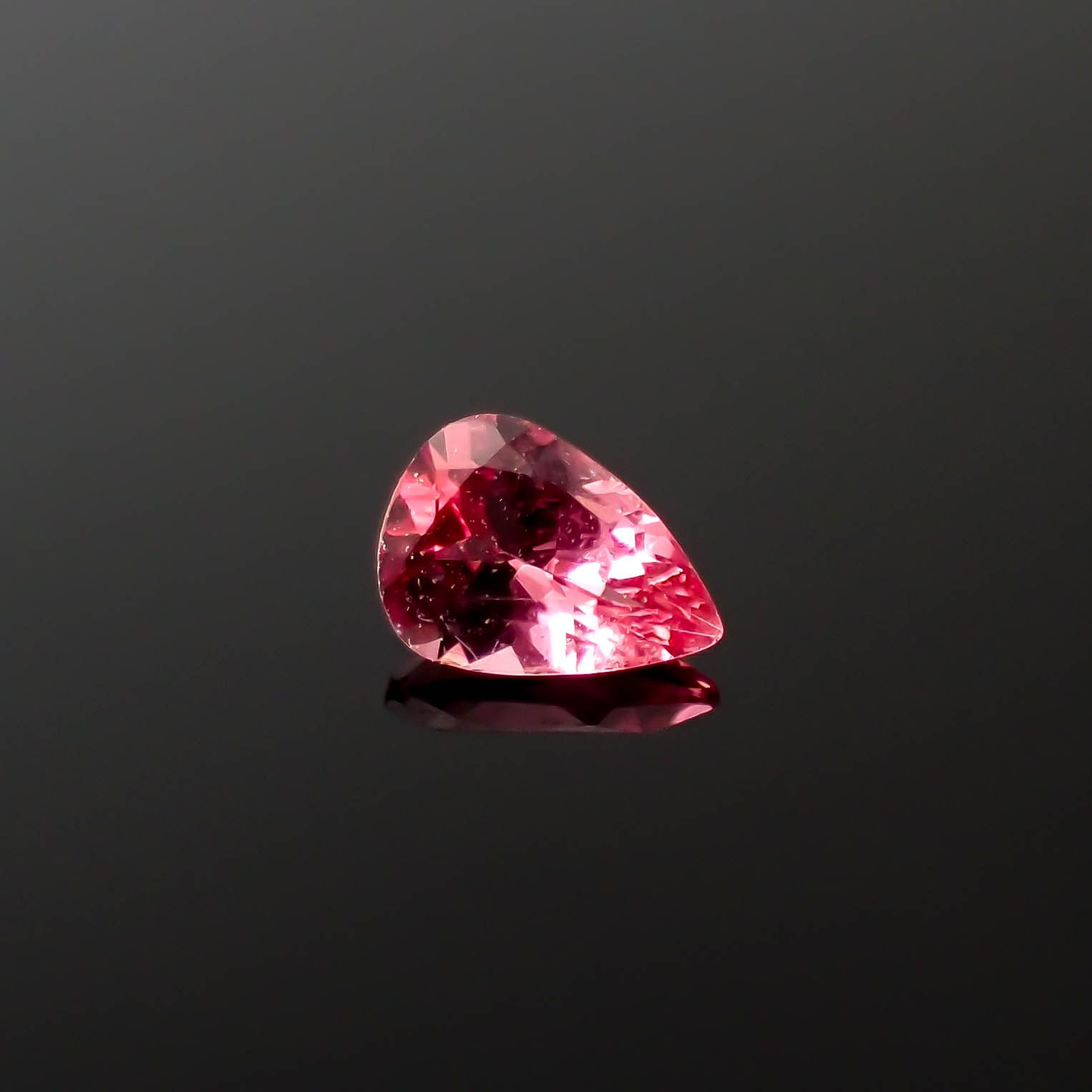 ホットピンクスピネル タンザニア・マヘンゲ産 0.13ct[240327007]4x2.8mm前後