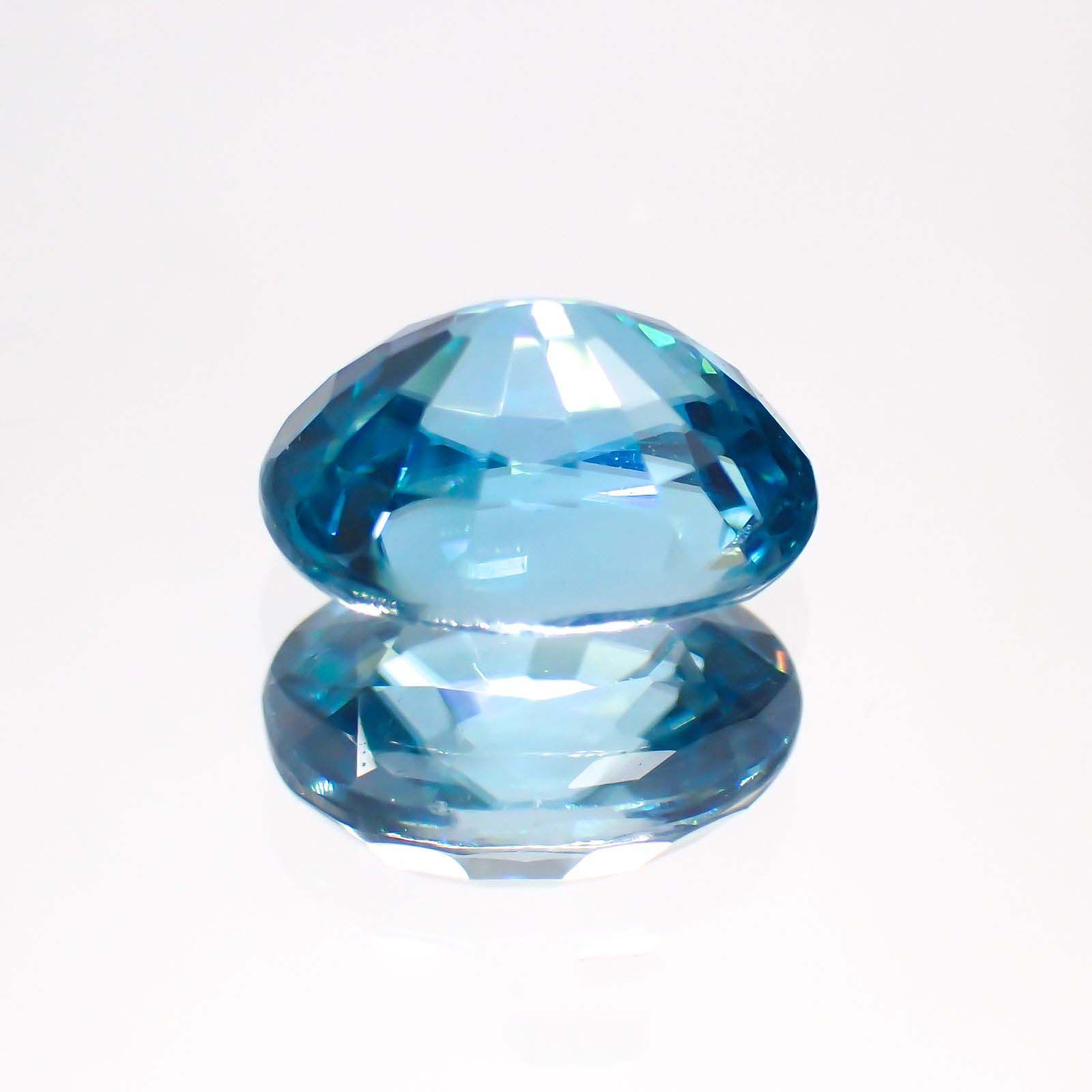 ブルージルコン(宝石名ジルコン) カンボジア産 2.23ct 識別済[211013450]8×6.3mm前後