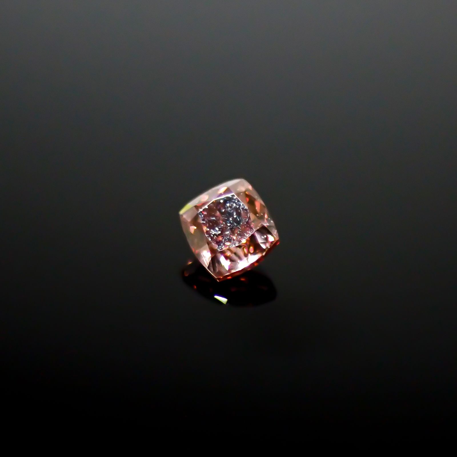 ピンクダイヤモンド(宝石名ダイアモンド VVS-2/FANCY DEEP BROWNISH PINK) 0.041ct ソ付(AGT)[250129711]1.93x1.82mm前後