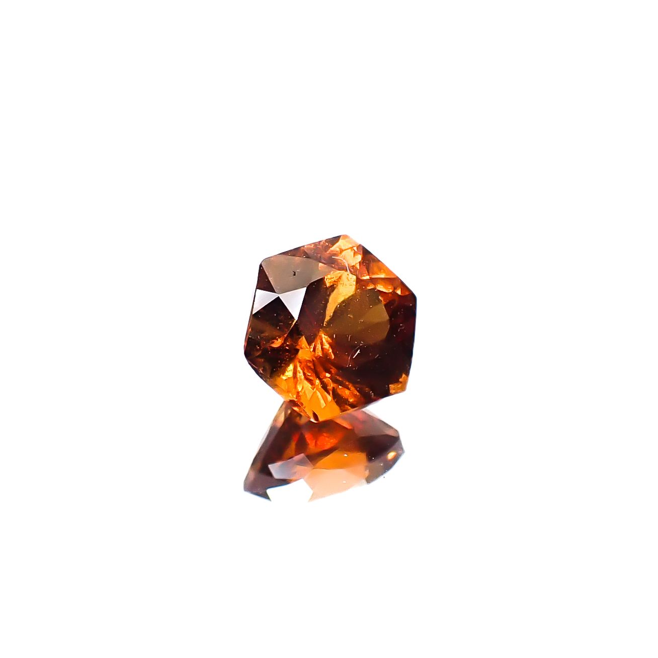 ◇ヘキサゴンカット◇ヘソナイトガーネット(宝石名ヘソナイト・ガーネット)スリランカ産 1.02ct 識別済[241129442]5.6x5.5mm前後