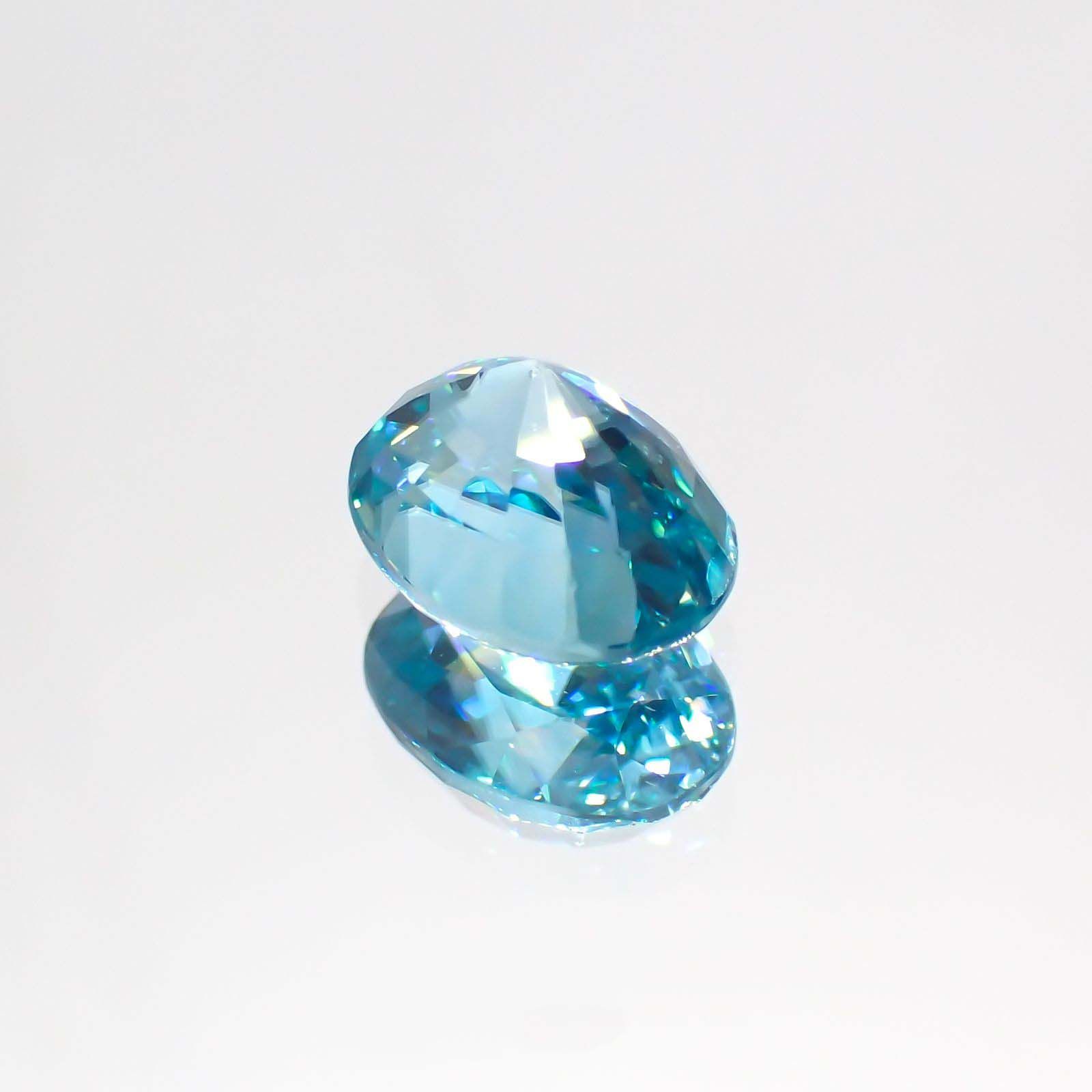 ブルージルコン(宝石名ジルコン) カンボジア産 2.15ct 識別済[211013452]7.8×5.9mm前後