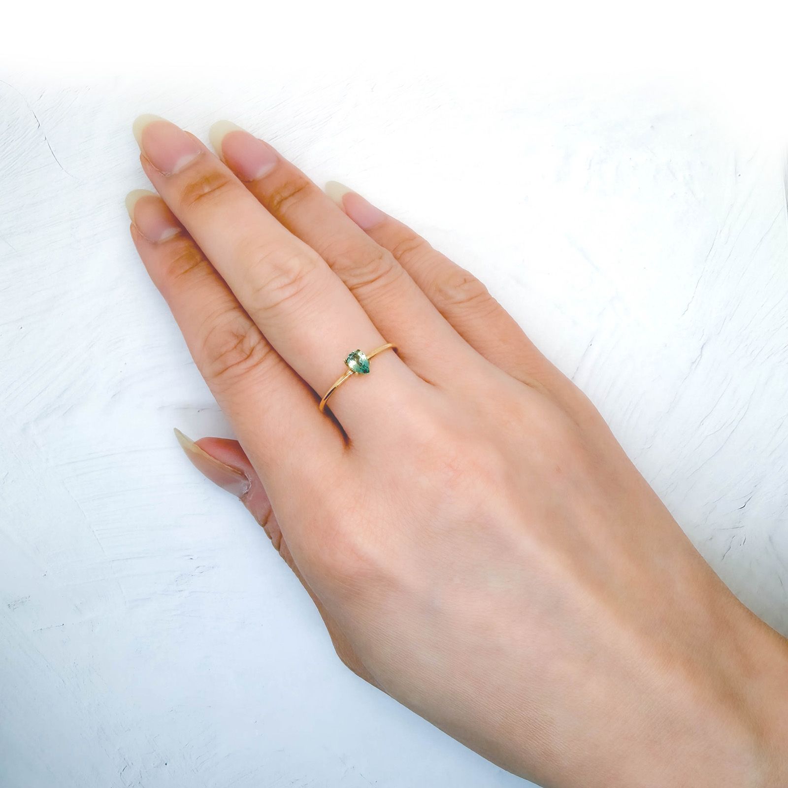 グリーンゾイサイト(宝石名グリーン・ゾイサイト)タンザニア産 識別済 0.26ct / 5.2x3.3mm前後 [260932857]