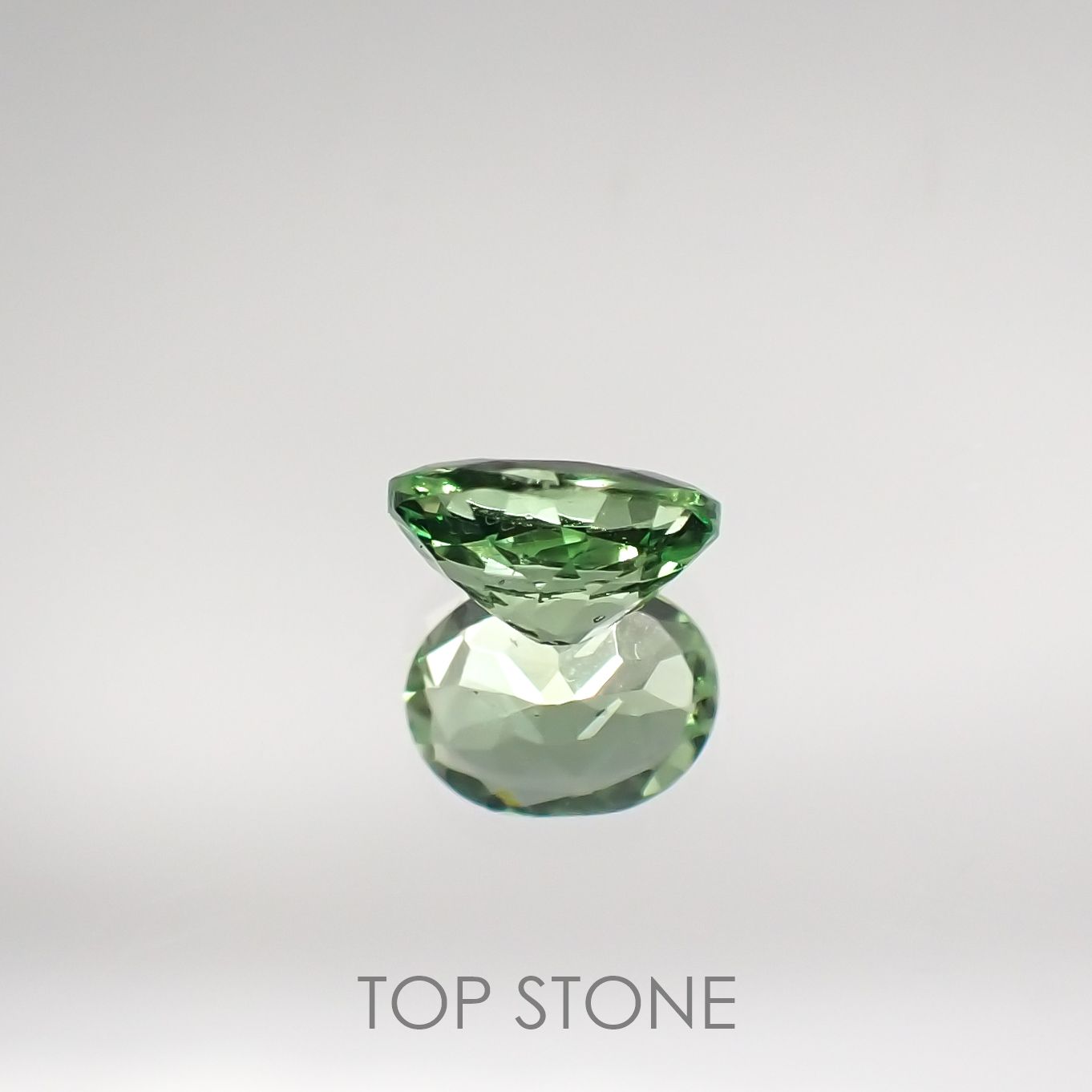 ミントガーネット(宝石名グリーン グロッシュラー・ガーネット) タンザニア産 0.37ct 識別済[210711535]5×3.8mm前後