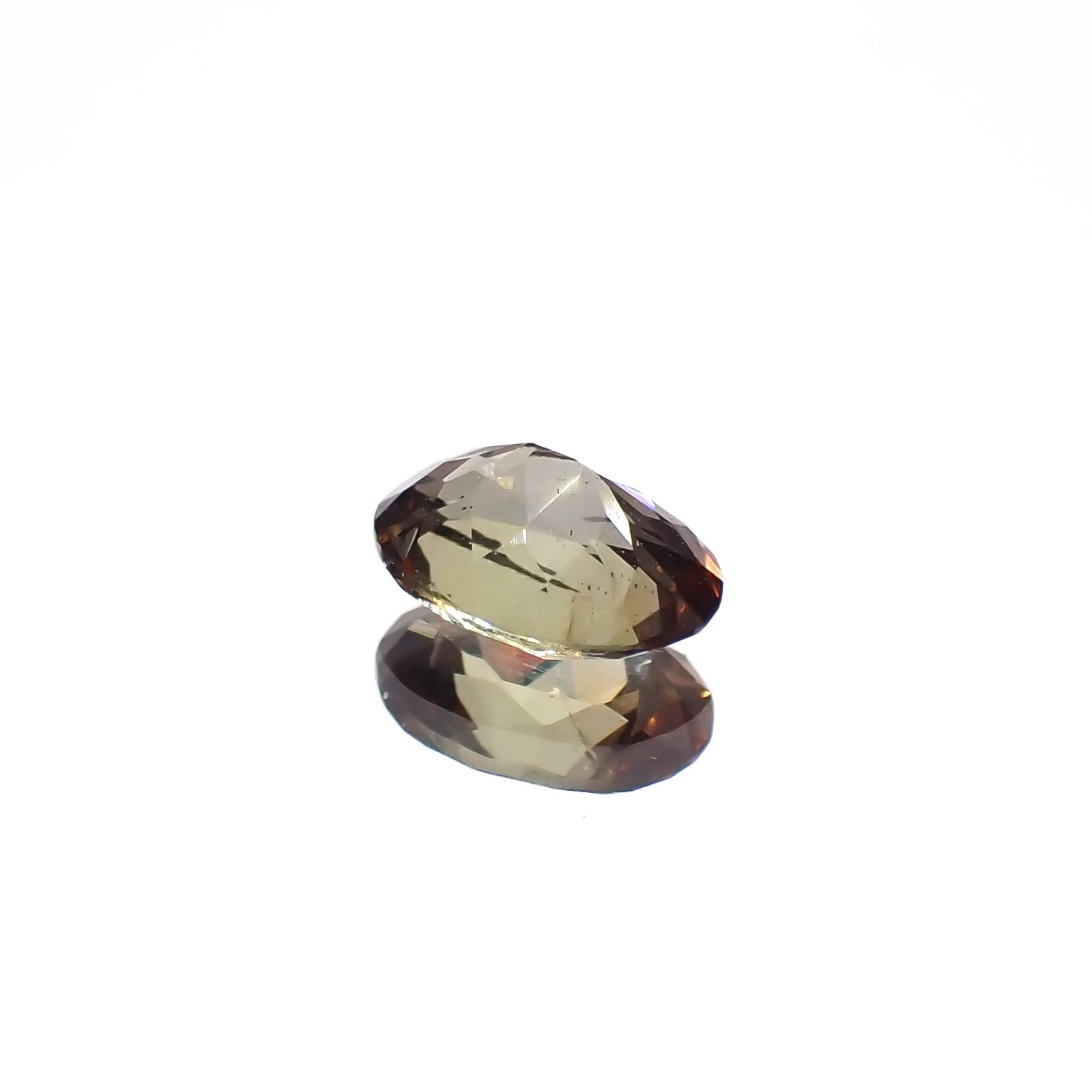 バイカラーアンダリュサイト スリランカ/マダガスカル産 0.65ct[240226145]6.6x4.8mm前後