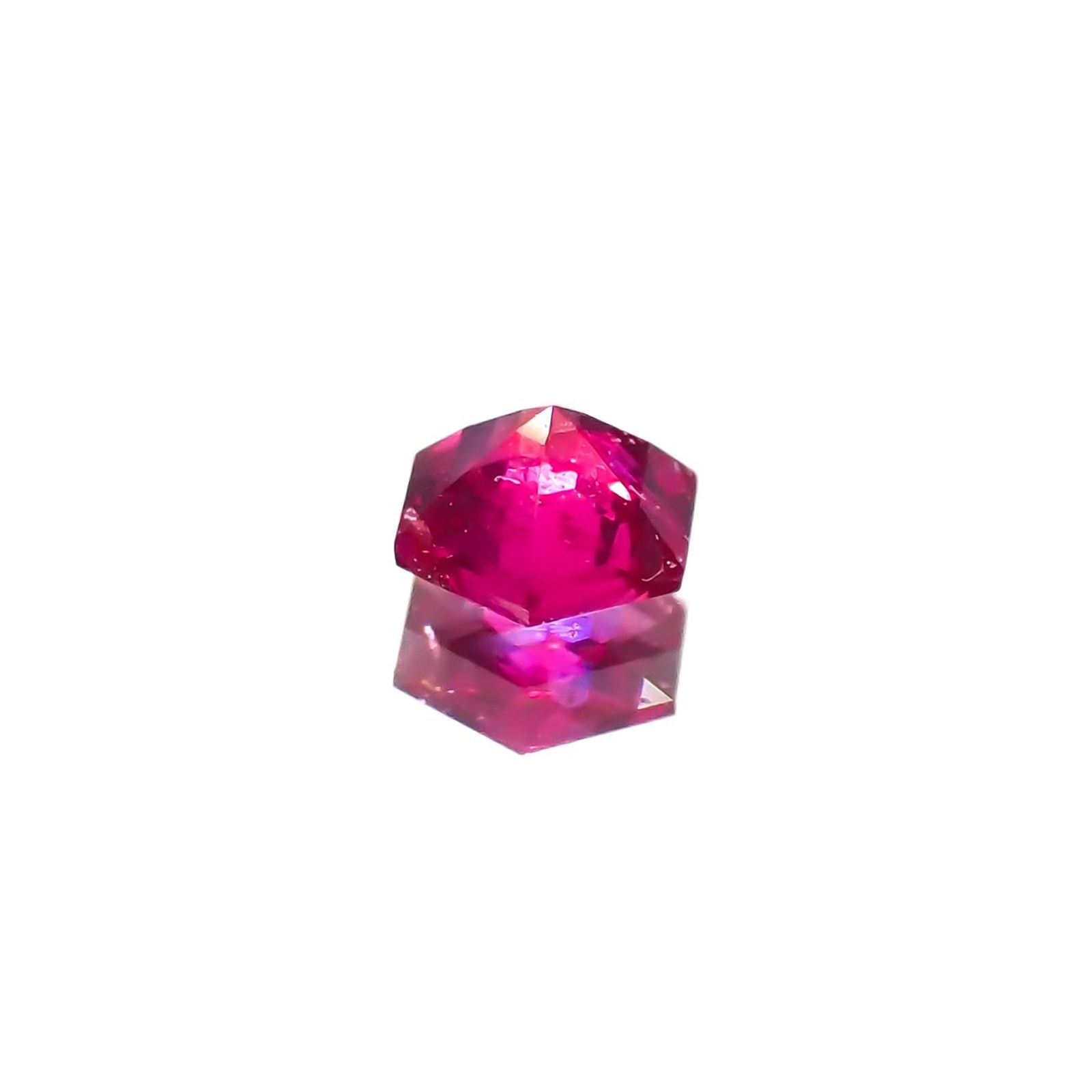 ◇ヘキサゴンカット◇ルビー 非加熱 モザンビーク産 0.22ct / 3.6x3.5mm前後 [240427111]