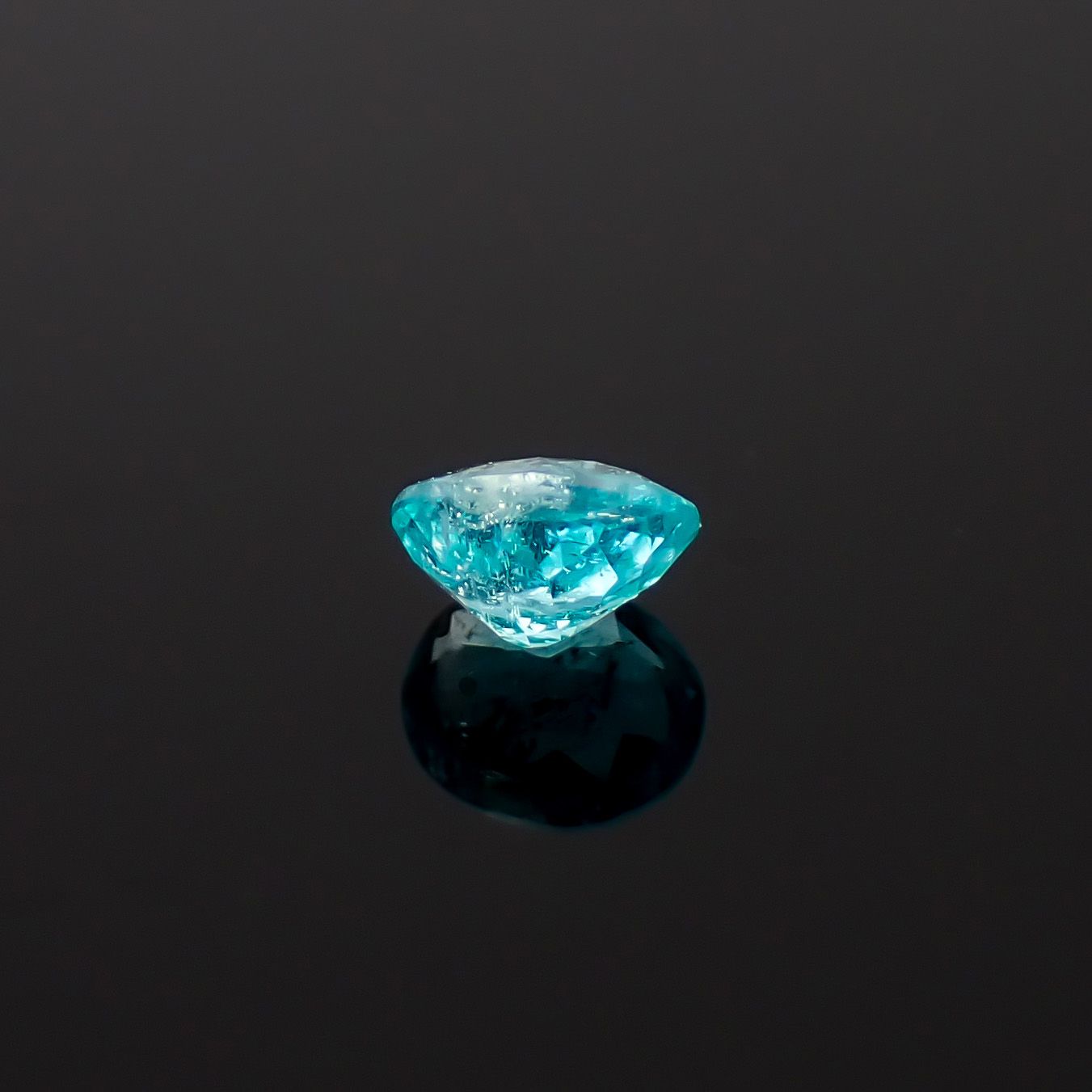 パライバトルマリン ブラジル・パライバ州バターリャ鉱山産 0.18ct / 3.9x3.4mm前後 [260932805]