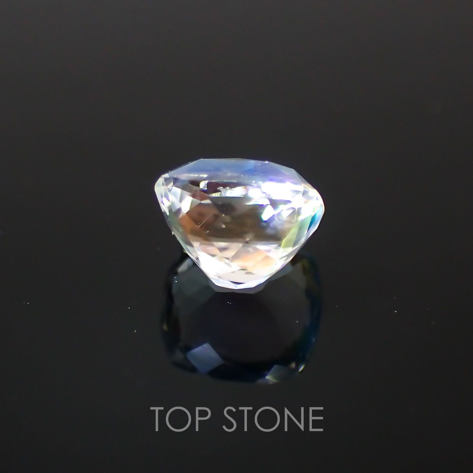 レインボームーンストーン(アンデシンラブラドライト) マダガスカル産 ルース 0.72ct[21059637]5.7×5.1mm前後