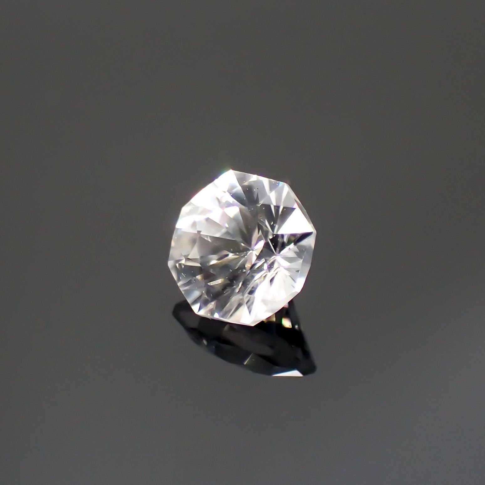 ◇オクタゴンカット◇カラーレスジルコン(宝石名ホワイト・ジルコン)スリランカ/カンボジア産 0.85ct 識別済[240214286]4.9x4.9mm前後