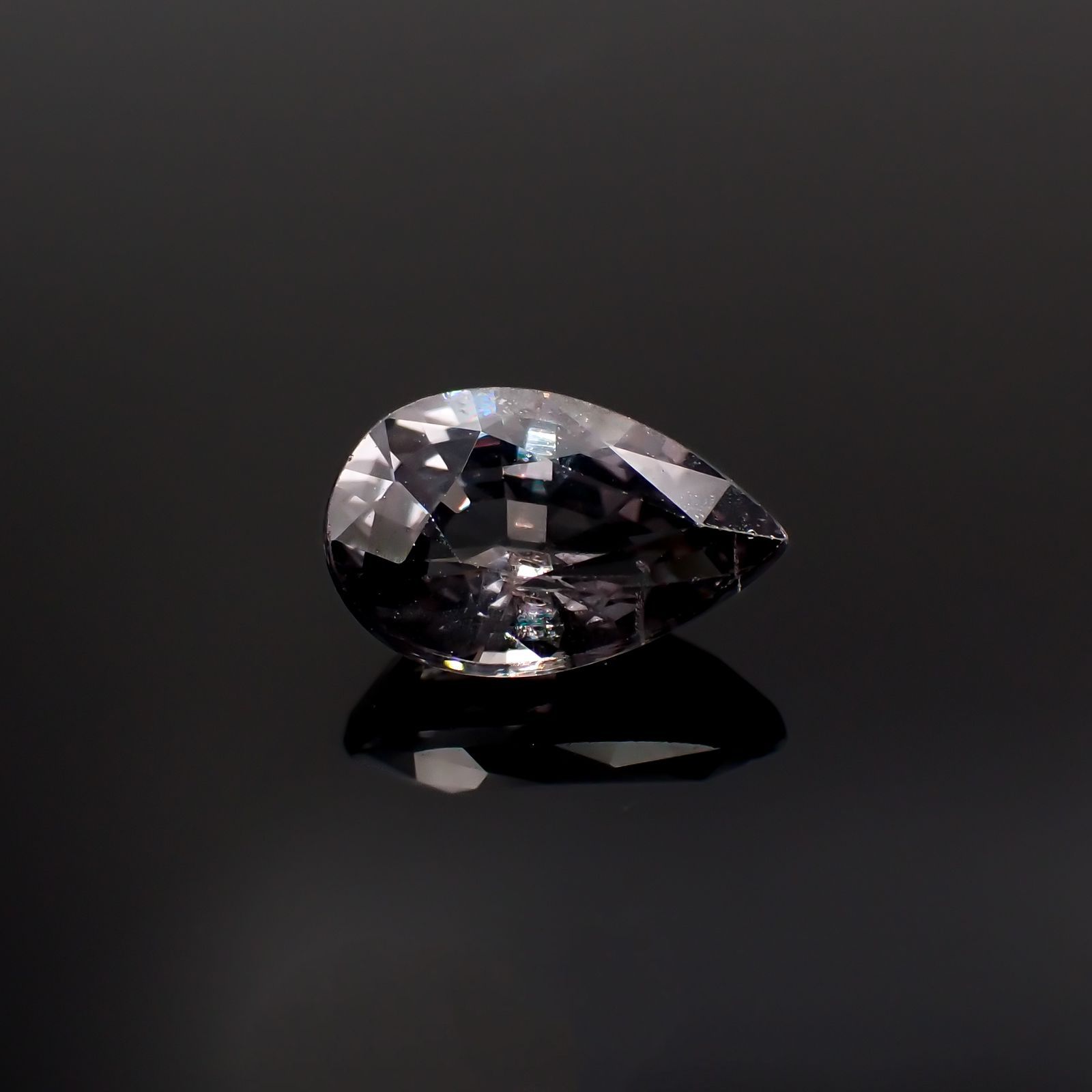 ベキリーブルーガーネット（カラーチェンジガーネット アレキタイプ）(宝石名ガーネット)マダガスカル・ベキリー産 1.19ct 識別済[221018900]8.1x5.2mm前後
