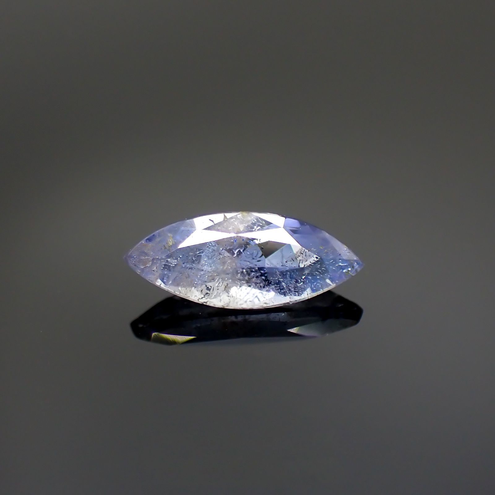 ジェレメジェバイト(宝石名エレメージェバイト)ナミビア産 0.452ct ソ付(彩珠)[230823132]8.4x3.4mm前後