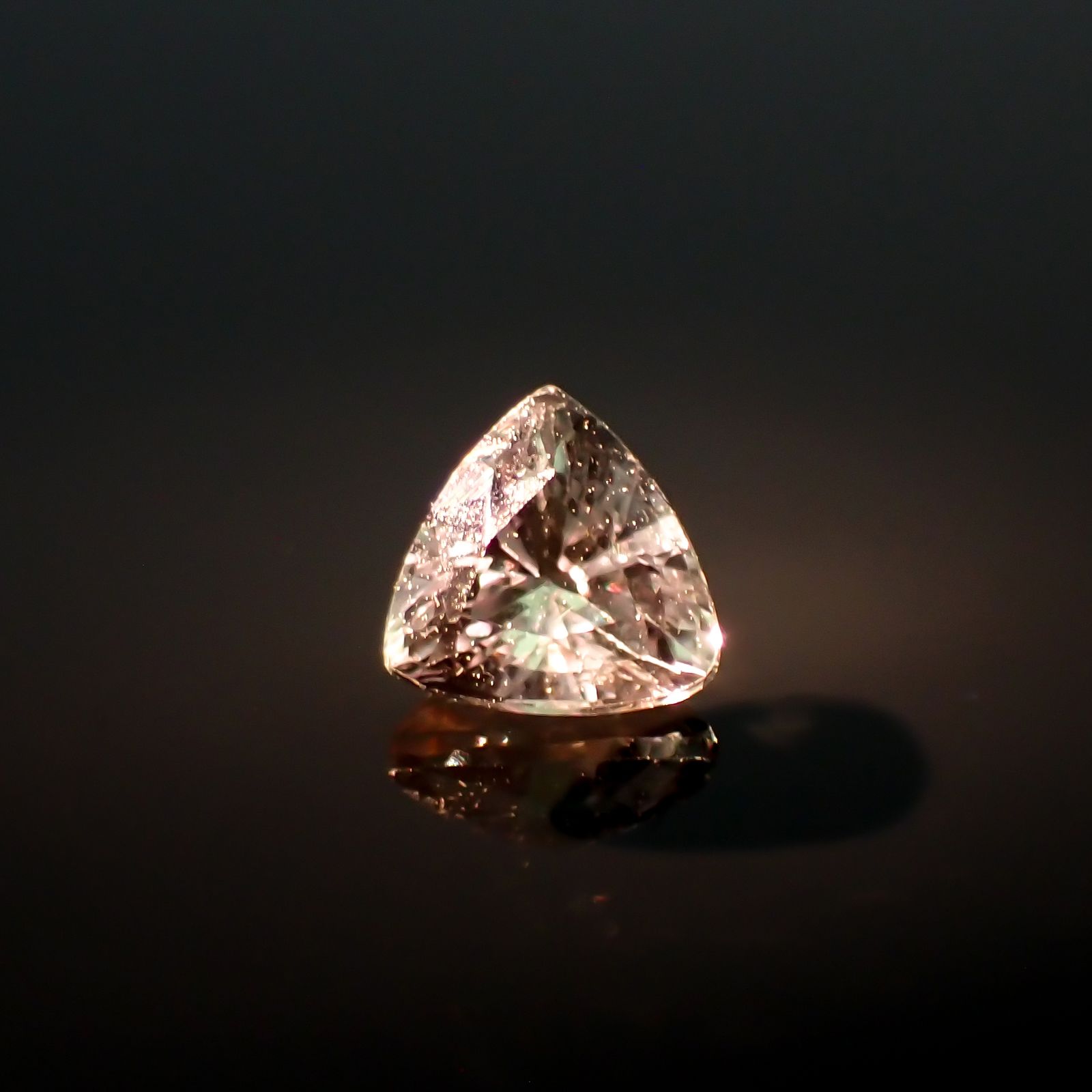 アレキサンドライト(宝石名アレキサンドライト)マダガスカル産 0.25ct 識別済[230522054]3.8x3.8mm前後