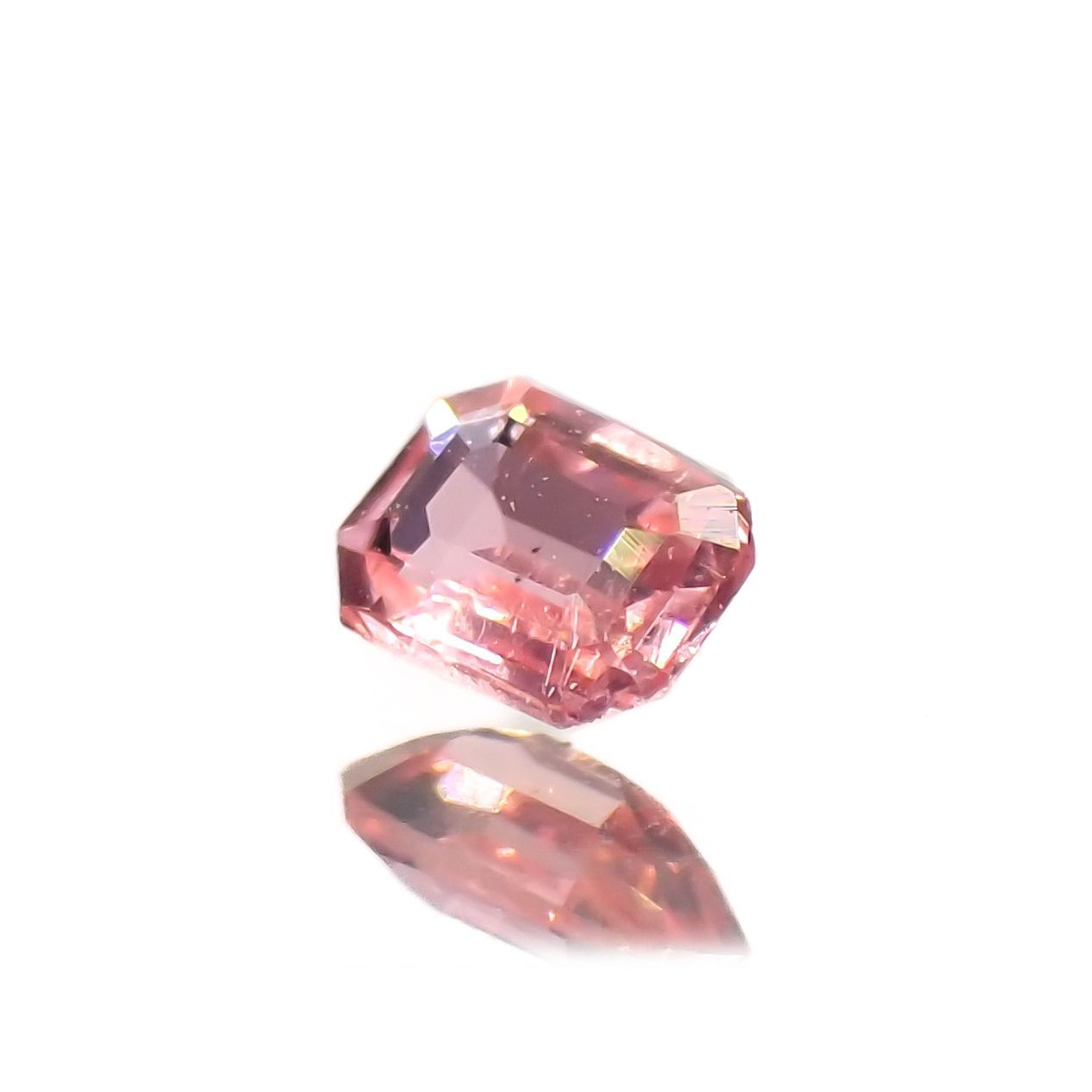 ヴェイリネナイト(宝石名ベイリネナイト)パキスタン産 0.057ct 識別済[221219285]2.6x1.9mm前後