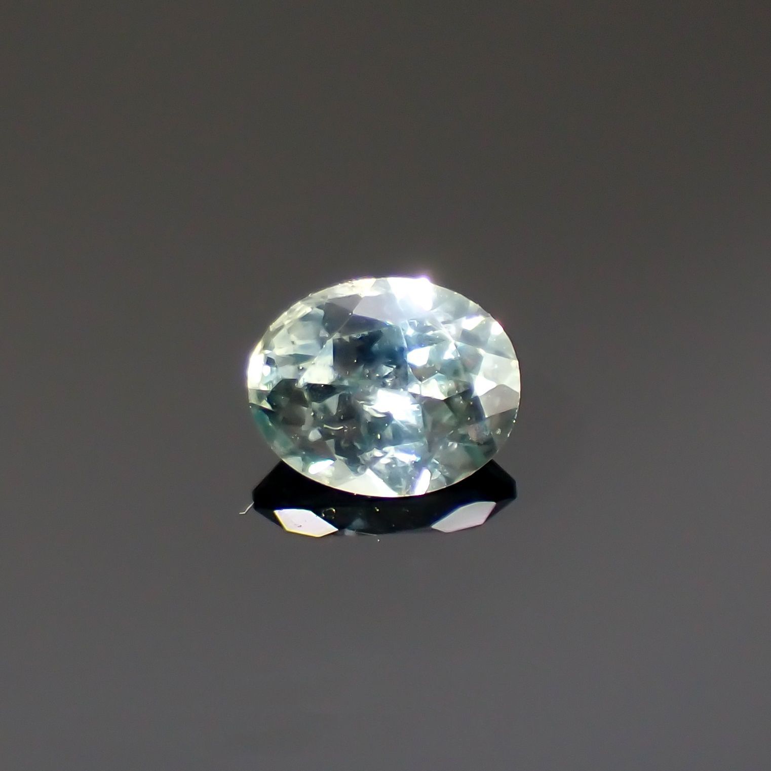 モンタナサファイア(宝石名サファイア)アメリカ・モンタナ州産 0.43ct 識別済[220114635]4.9x4mm前後