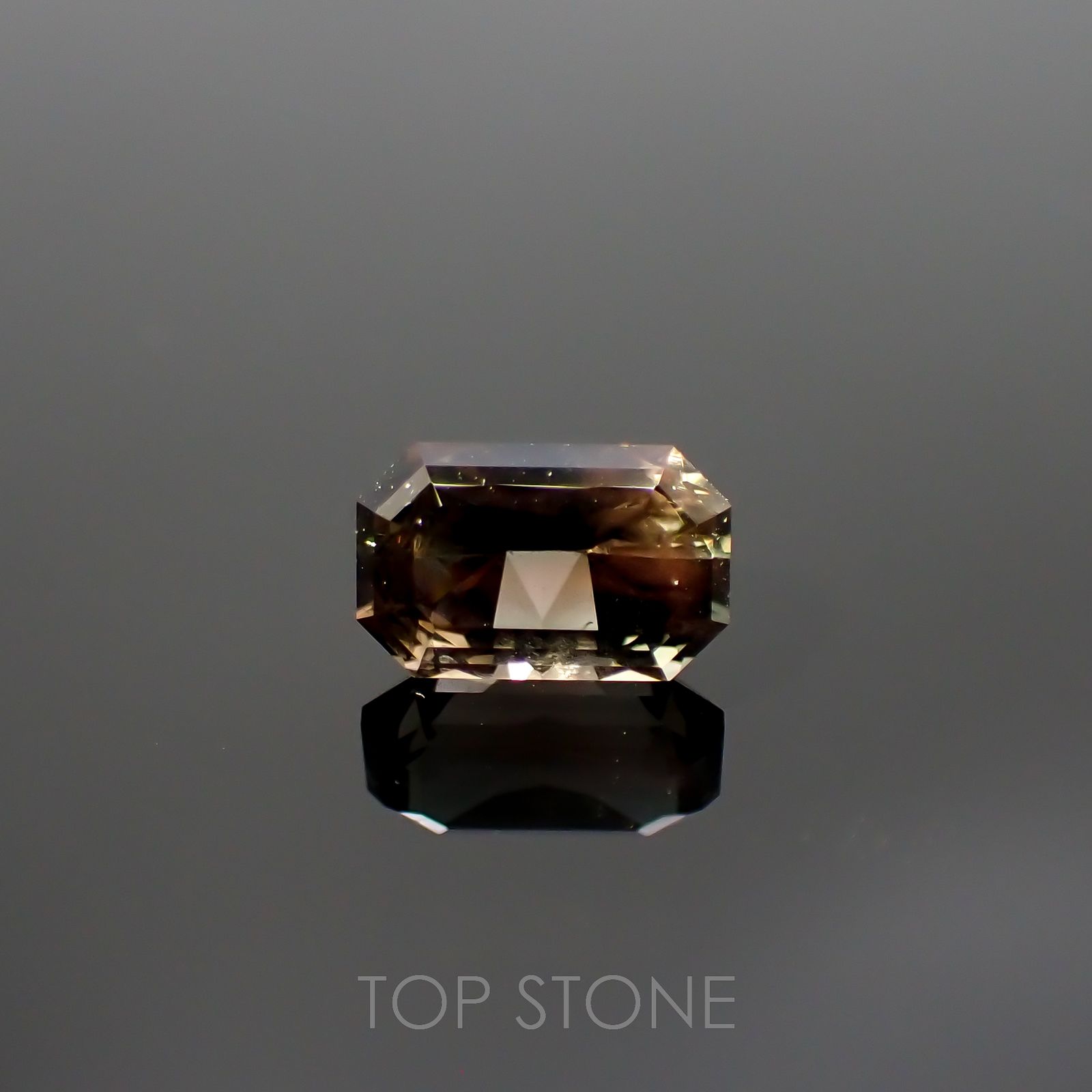 バイカラーオレゴンサンストーン(宝石名ラブラドライト)アメリカ・オレゴン州産 1.37ct 識別済[220616269]7.9x5mm前後