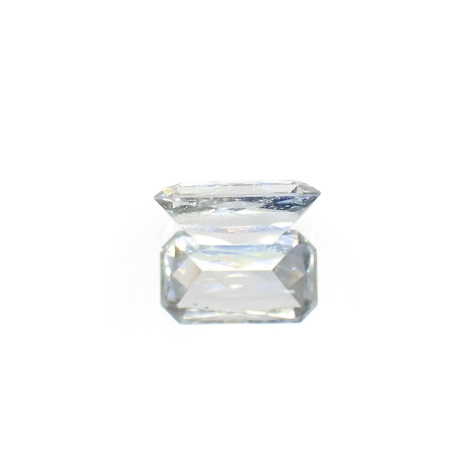 ジェレメジェバイト(宝石名エレメージェバイト)ナミビア産 ソ付(彩珠) 1.288ct / 8.8x5.3mm前後 [230823128]