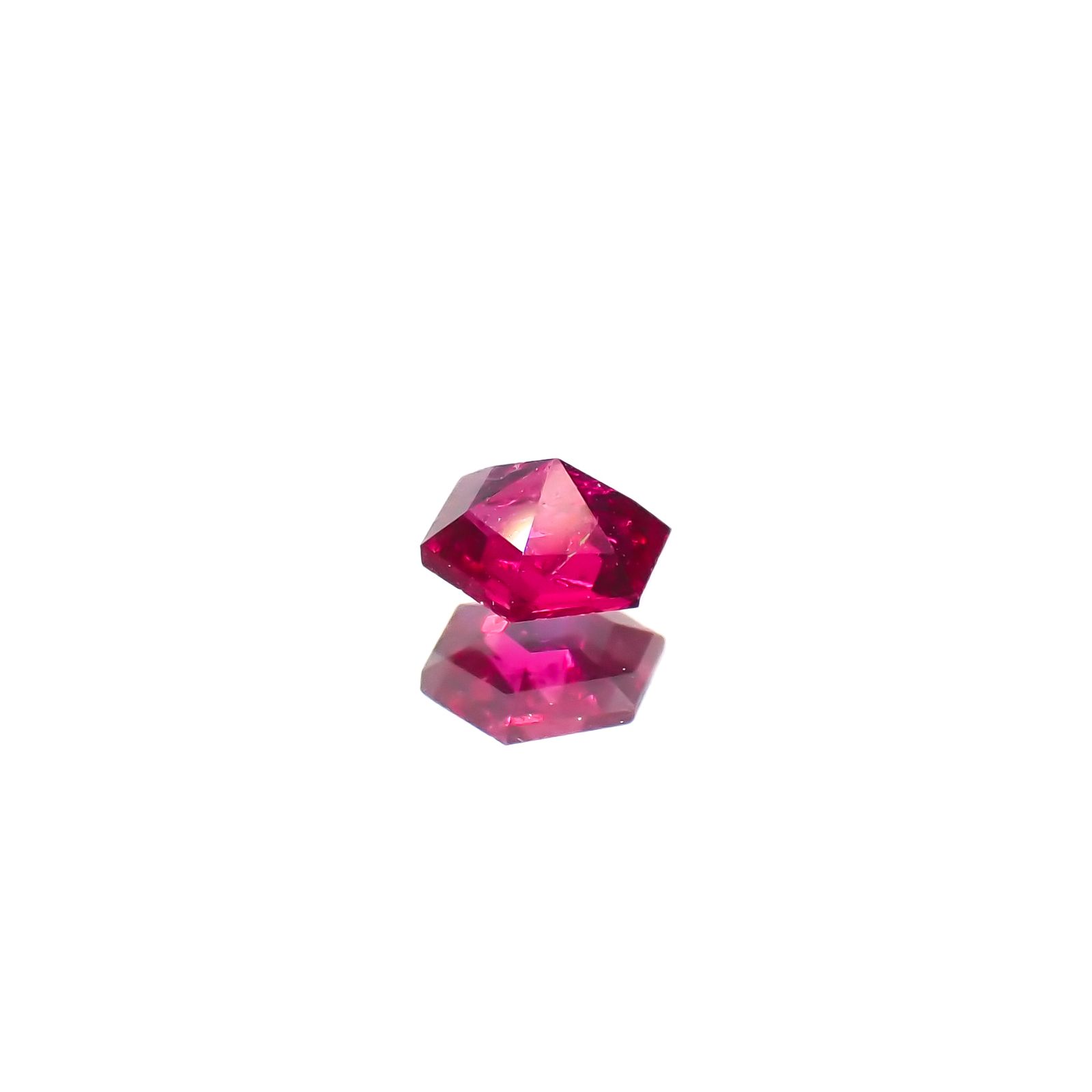 ◇ヘキサゴンカット◇ルビー 非加熱 モザンビーク産 0.25ct[240427112]3.5x3.5mm前後