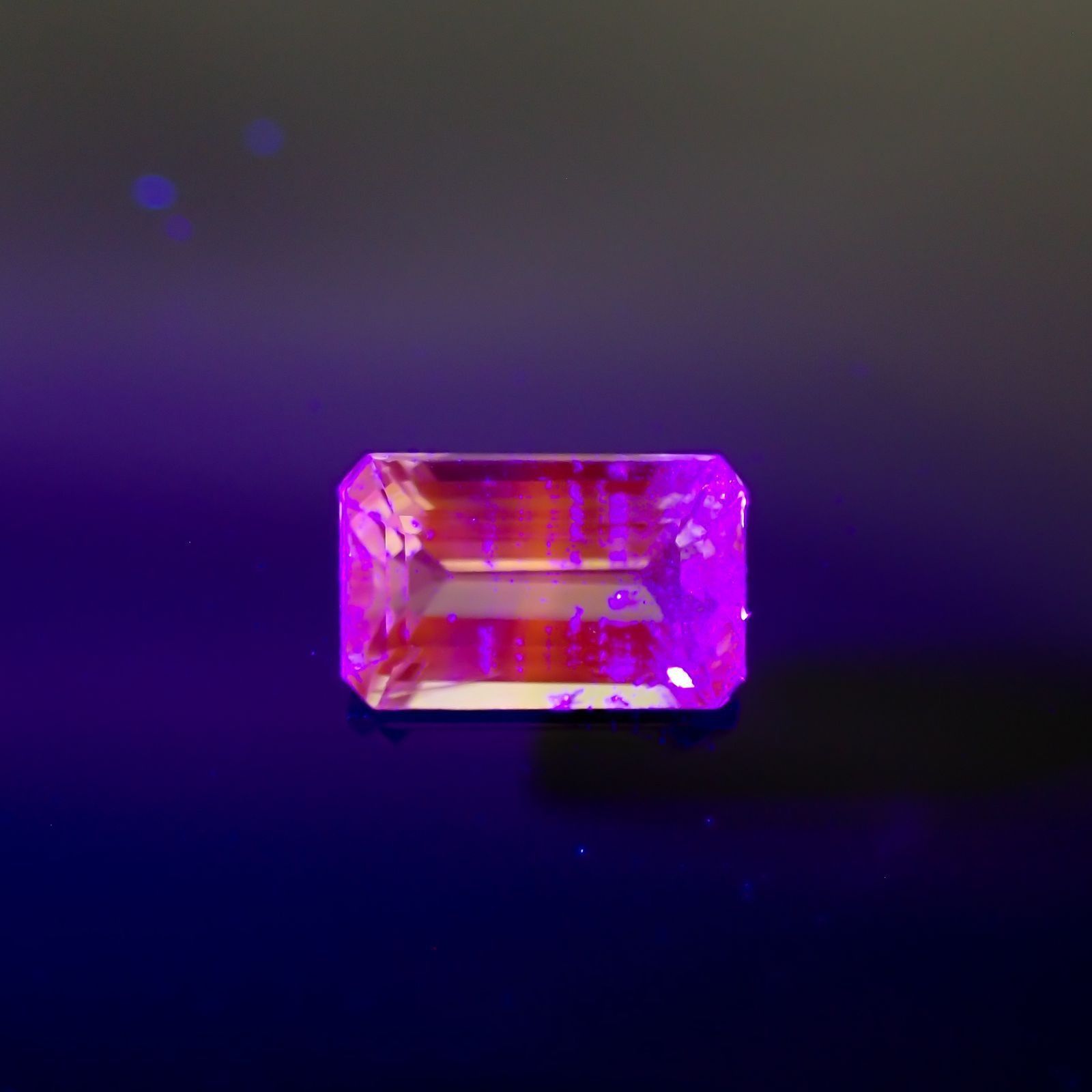 バイカラーツァボライト(宝石名グリーン グロッシュラー・ガーネット)タンザニア産 識別済 1.27ct / 7.6x4.8mm前後 [231124264]