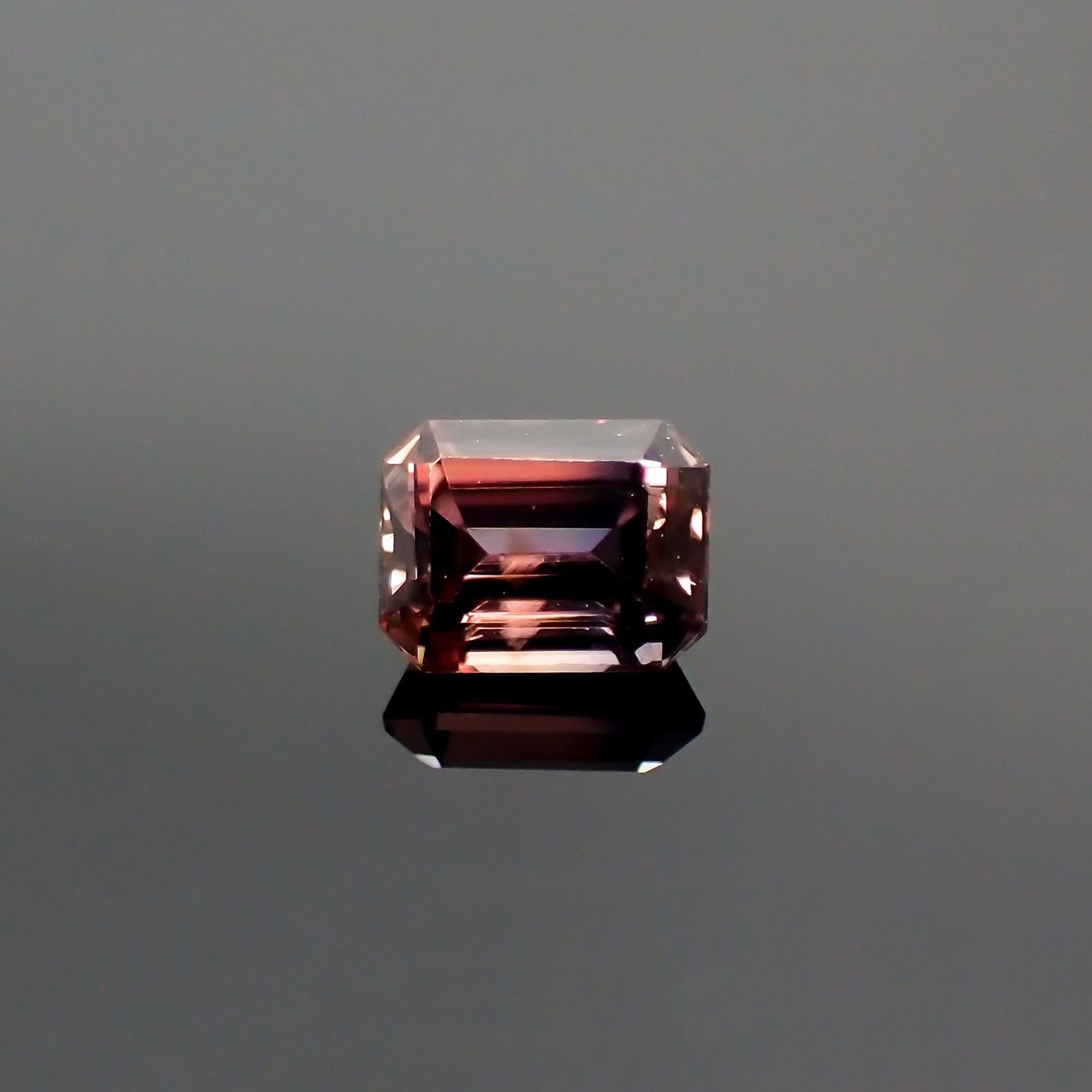 バイカラーサファイア(宝石名バイカラー・サファイア) マダガスカル/タンザニア産 0.29ct 識別済[210812494]3.8×3mm前後