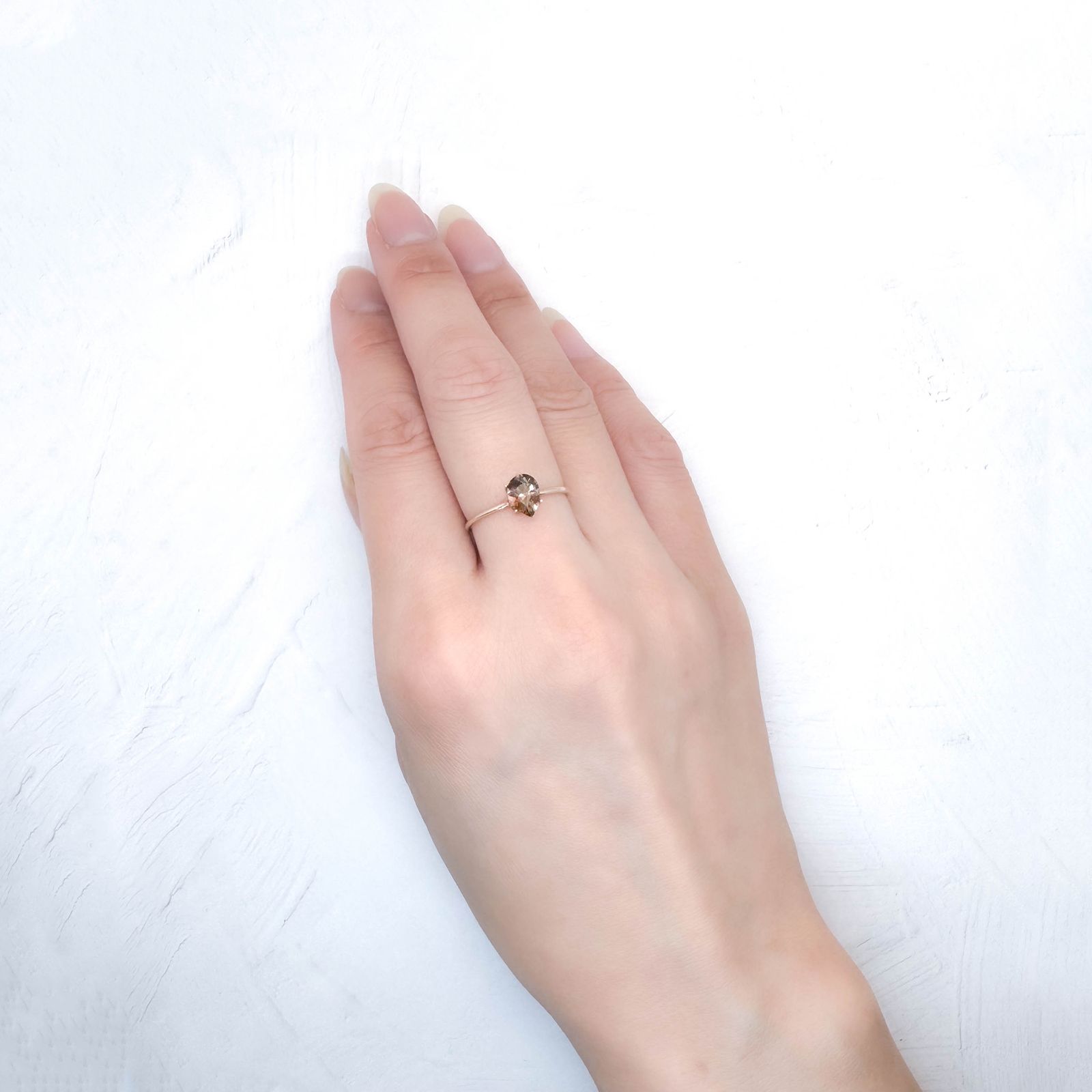 アンダリュサイト(宝石名アンダリュサイト)スリランカ/マダガスカル産 識別済 0.76ct / 7.1x5.1mm前後 [251015706]