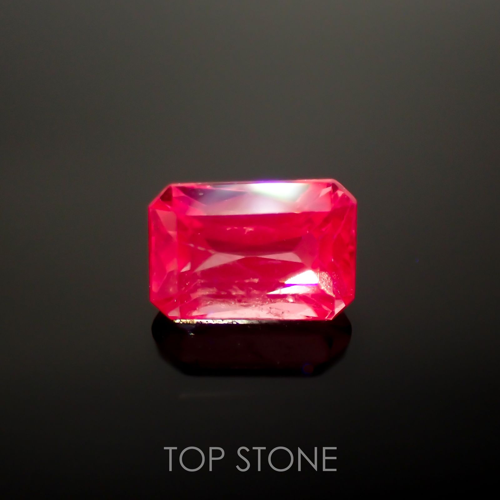ピンクスピネル(宝石名ピンク・スピネル) タンザニア産 1.089ct ソ付(彩珠)[20117314]6.7×4.5mm前後