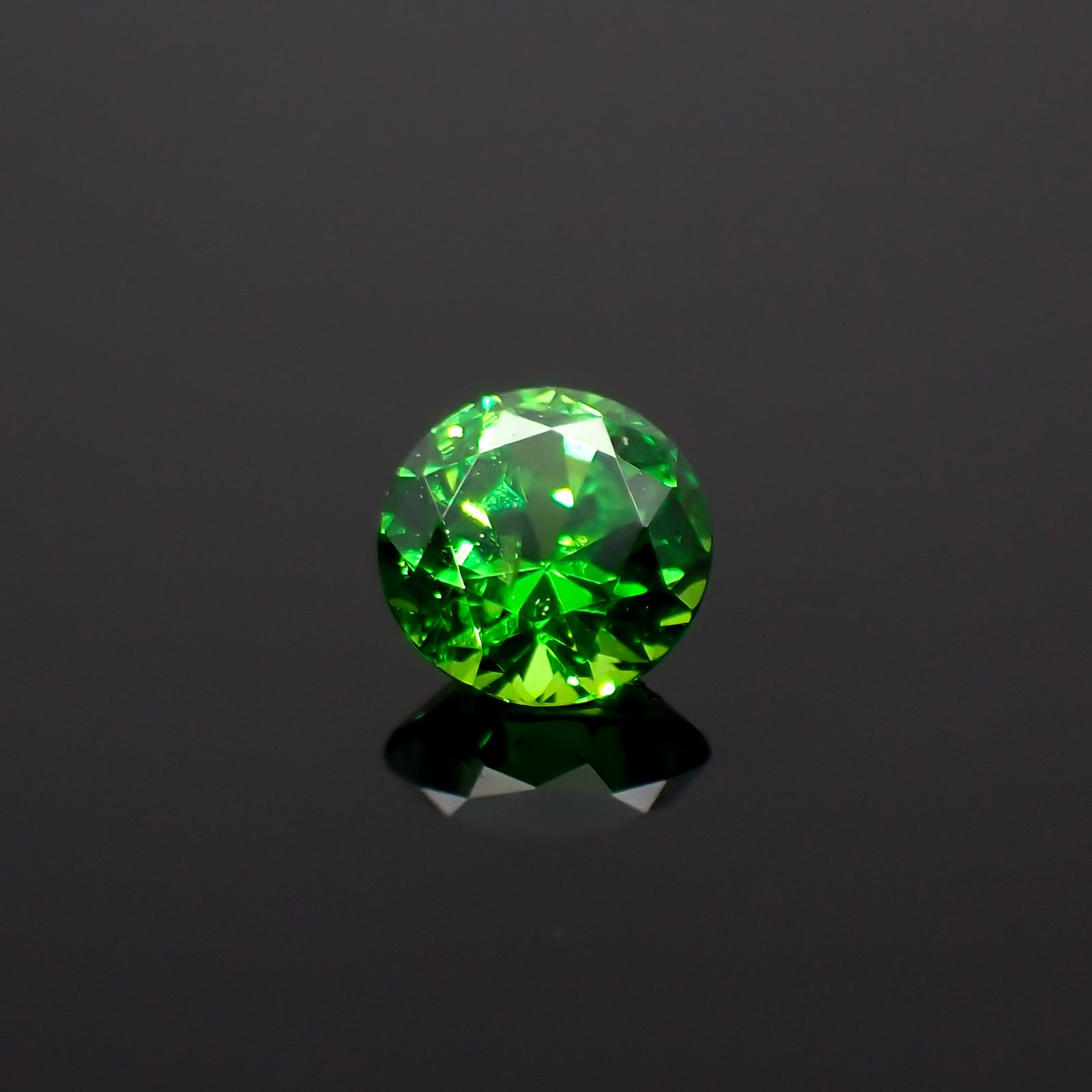 デマントイドガーネット ロシア産 0.12ct[231023653]2.9x2.9mm前後