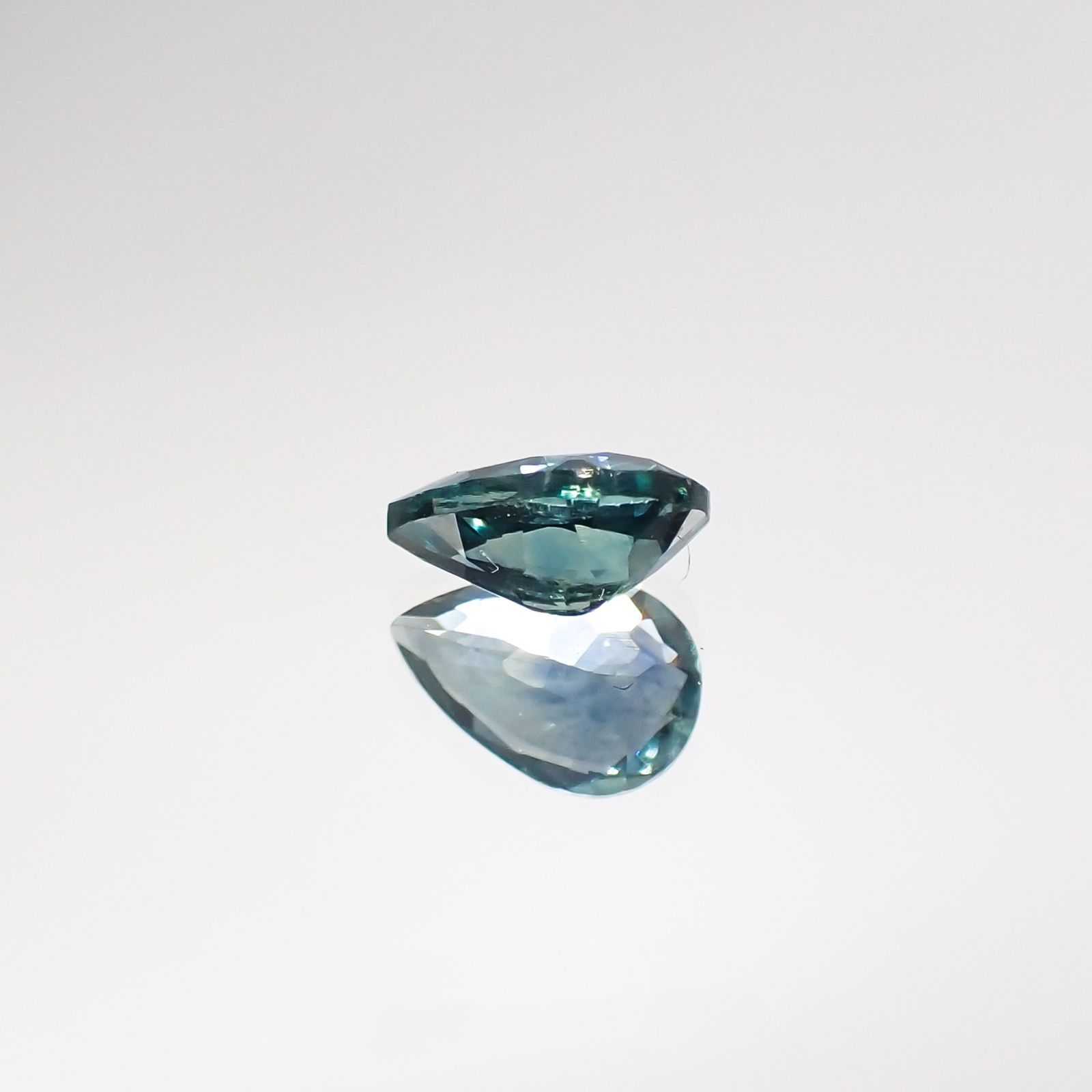 モンタナサファイア アメリカ産 ルース 0.55ct[210711634]6.1×4.1mm前後