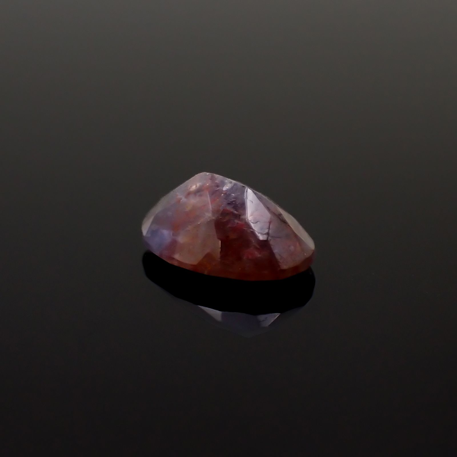 ブラッドショットアイオライト インド産 1.97ct[230923347]10.5x7.5mm前後