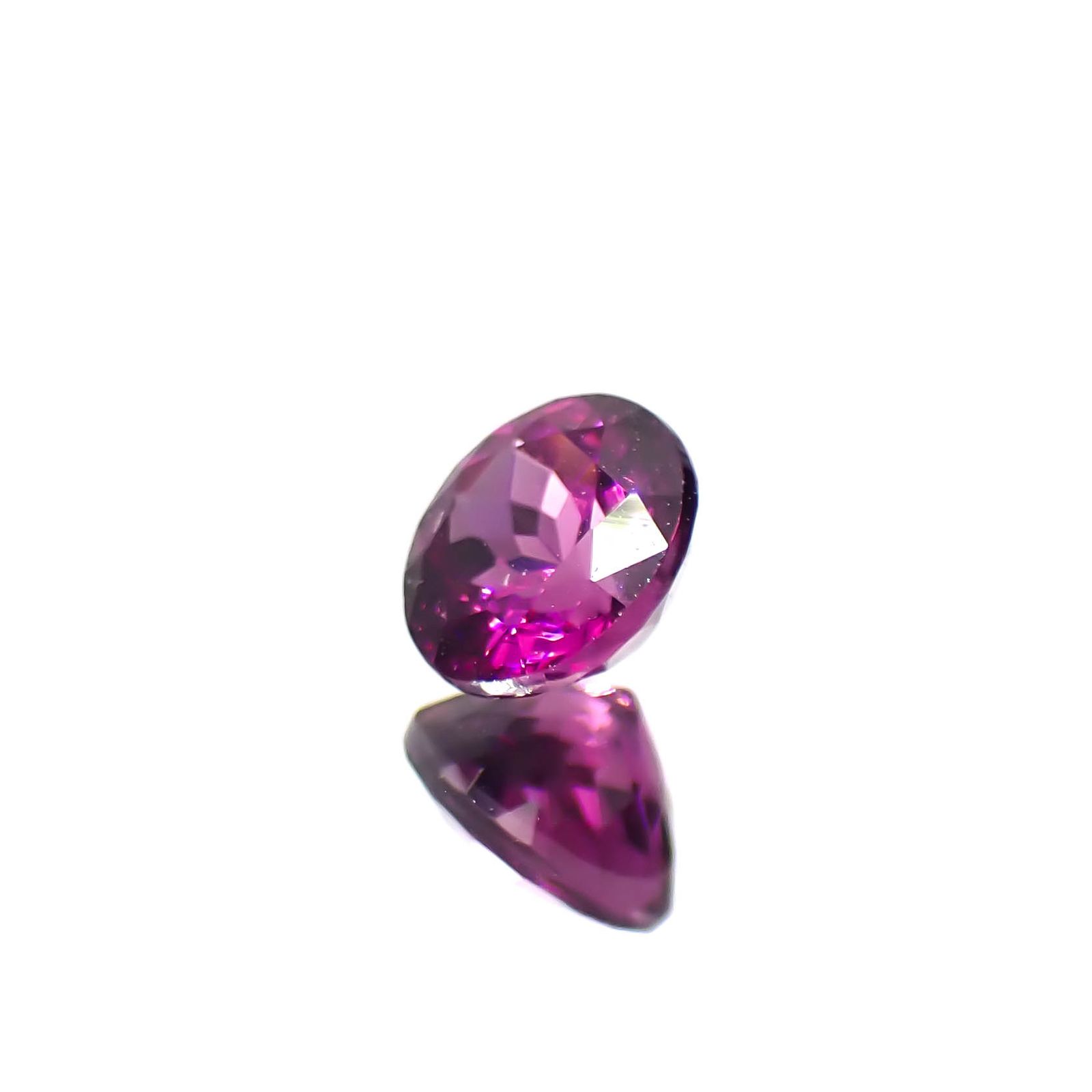 グレープガーネット(宝石名ガーネット)ブラジル産 0.67ct 識別済[250928712]5.1x5.1mm前後