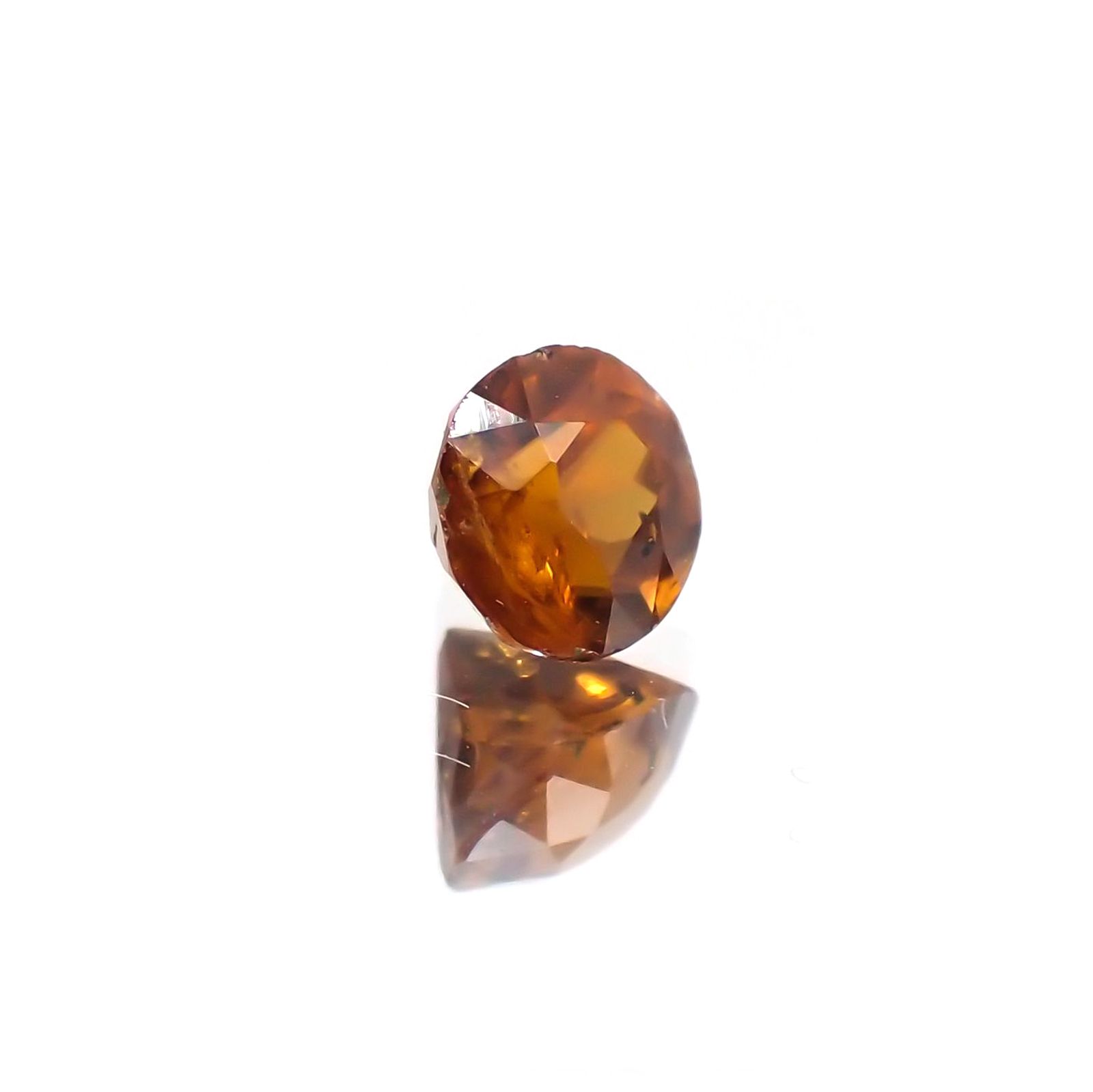 バストネサイト(宝石名バストネサイト)パキスタン産 ソ付(彩珠) 0.678ct / 4.5×4.5mm前後 [20128959]