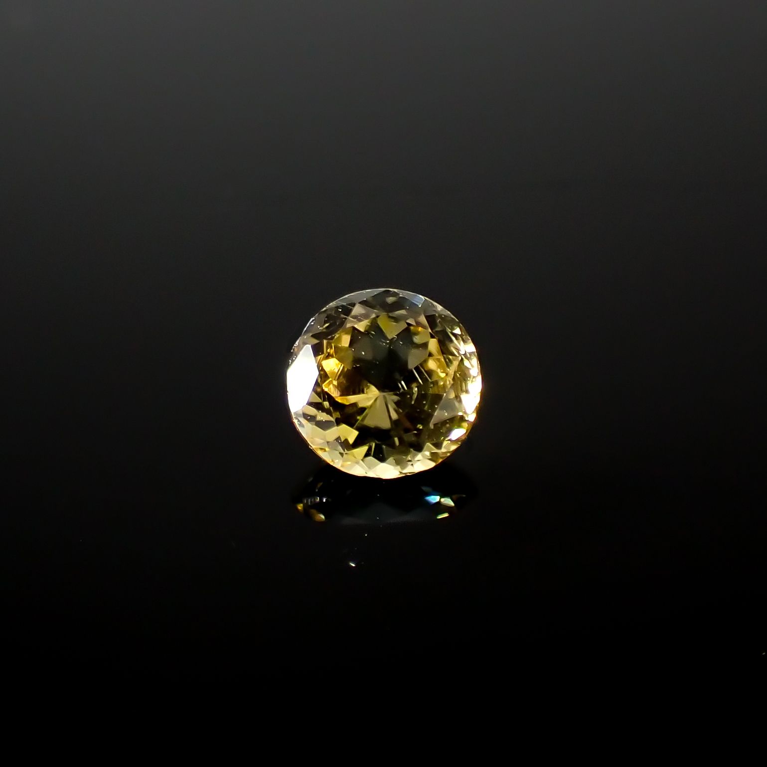 イエローゾイサイト タンザニア産 0.54ct[240427132]5x5mm前後