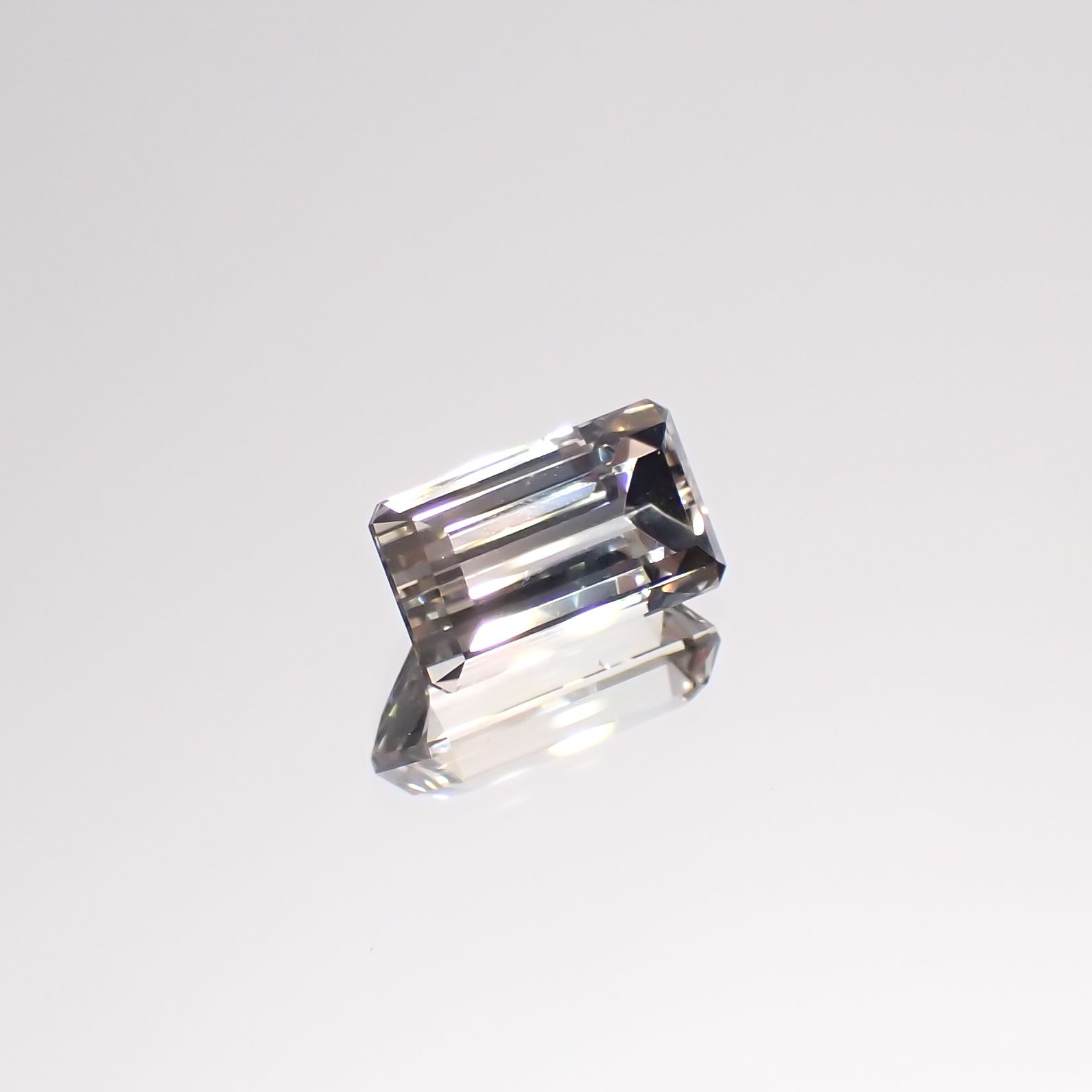 バイカラートパーズ ウクライナ産 2.56ct[231224892]9.4x5.4mm前後
