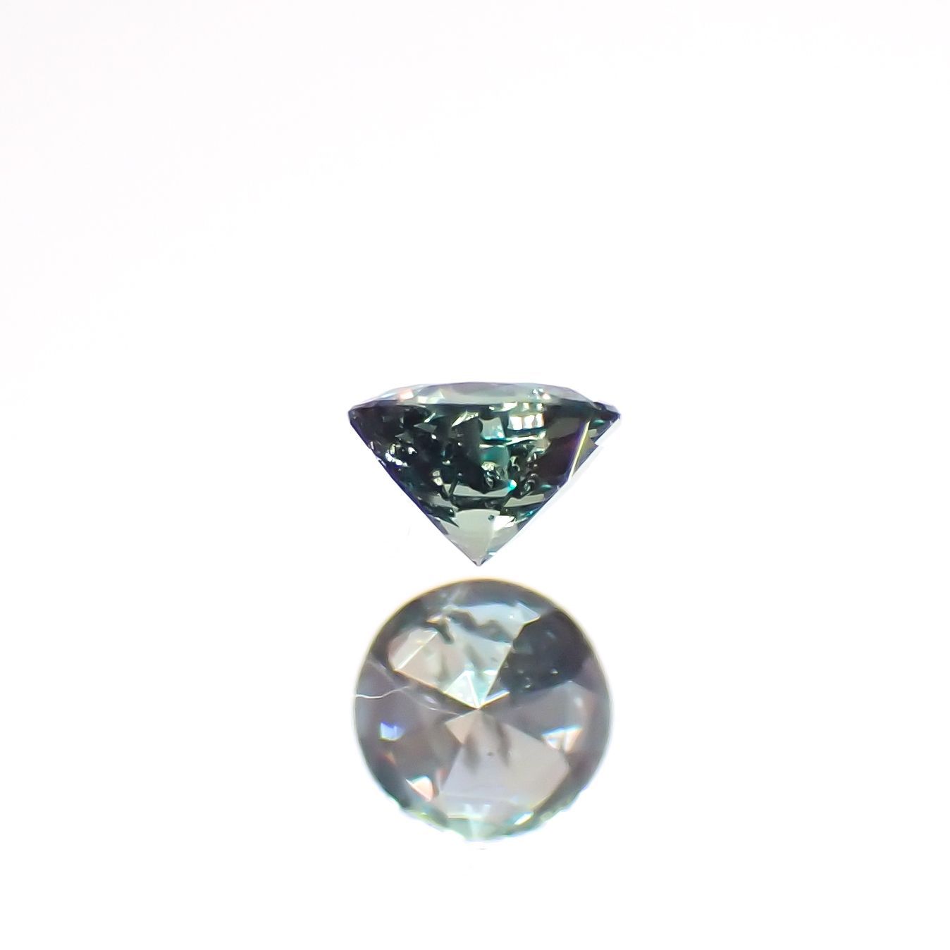 アレキサンドライト(宝石名アレキサンドライト)ブラジル産/EmeraldMains社製 0.085ct ソ付(彩珠)[220516020]2.7x2.6mm前後
