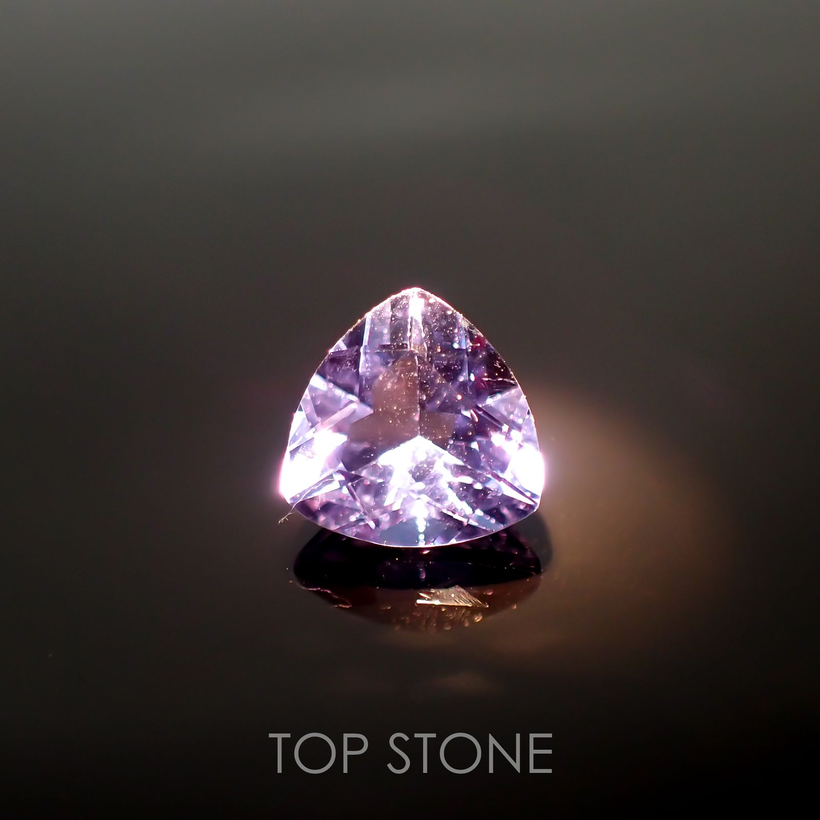 カラーチェンジフローライト(宝石名ブルー・フルオライト)ブラジル産 2.07ct 識別済[220114237]8.1x8mm前後