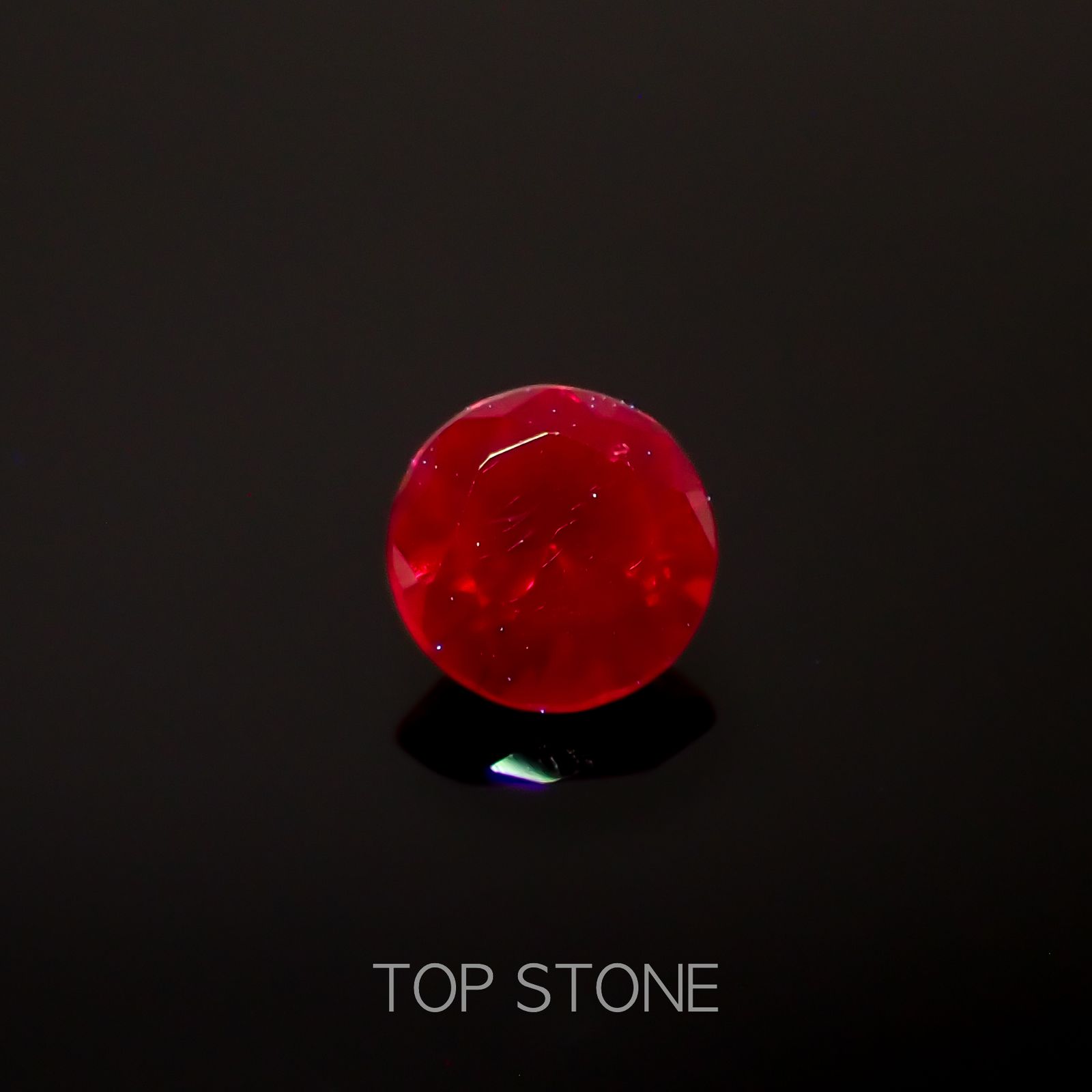 レッドスピネル ビルマ/マダガスカル産 0.20ct[230220550]3.5x3.5mm前後