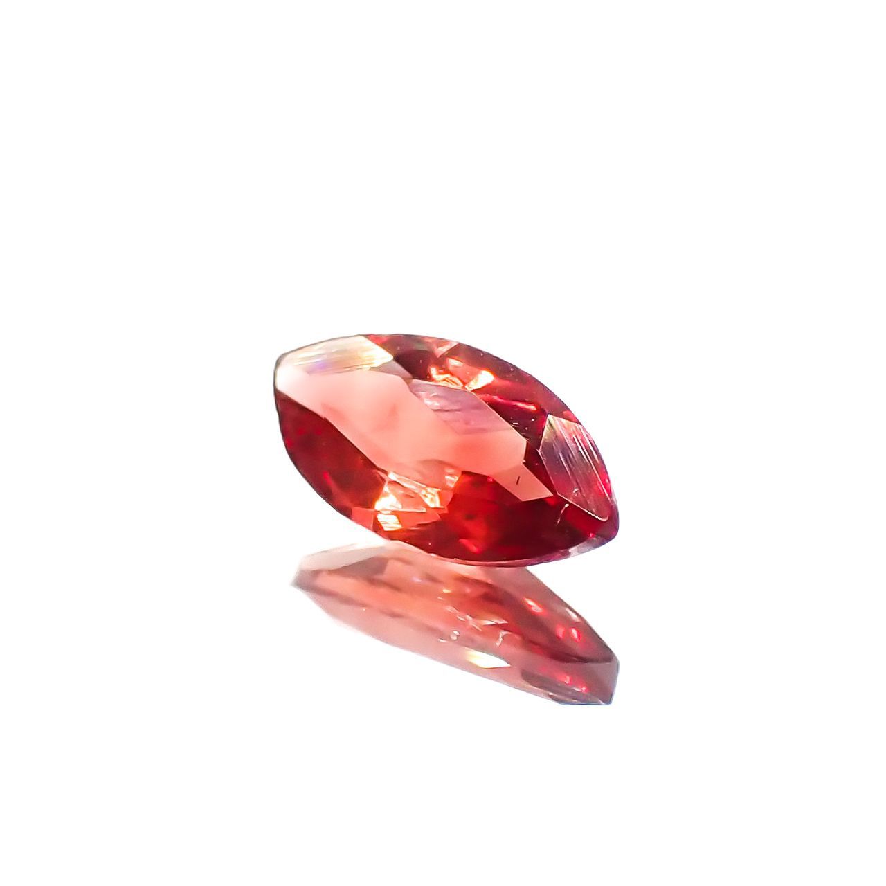レッドラブラドライト(宝石名ラブラドライト)エチオピア産 0.48ct 識別済[230119967]8.1x4.1mm前後