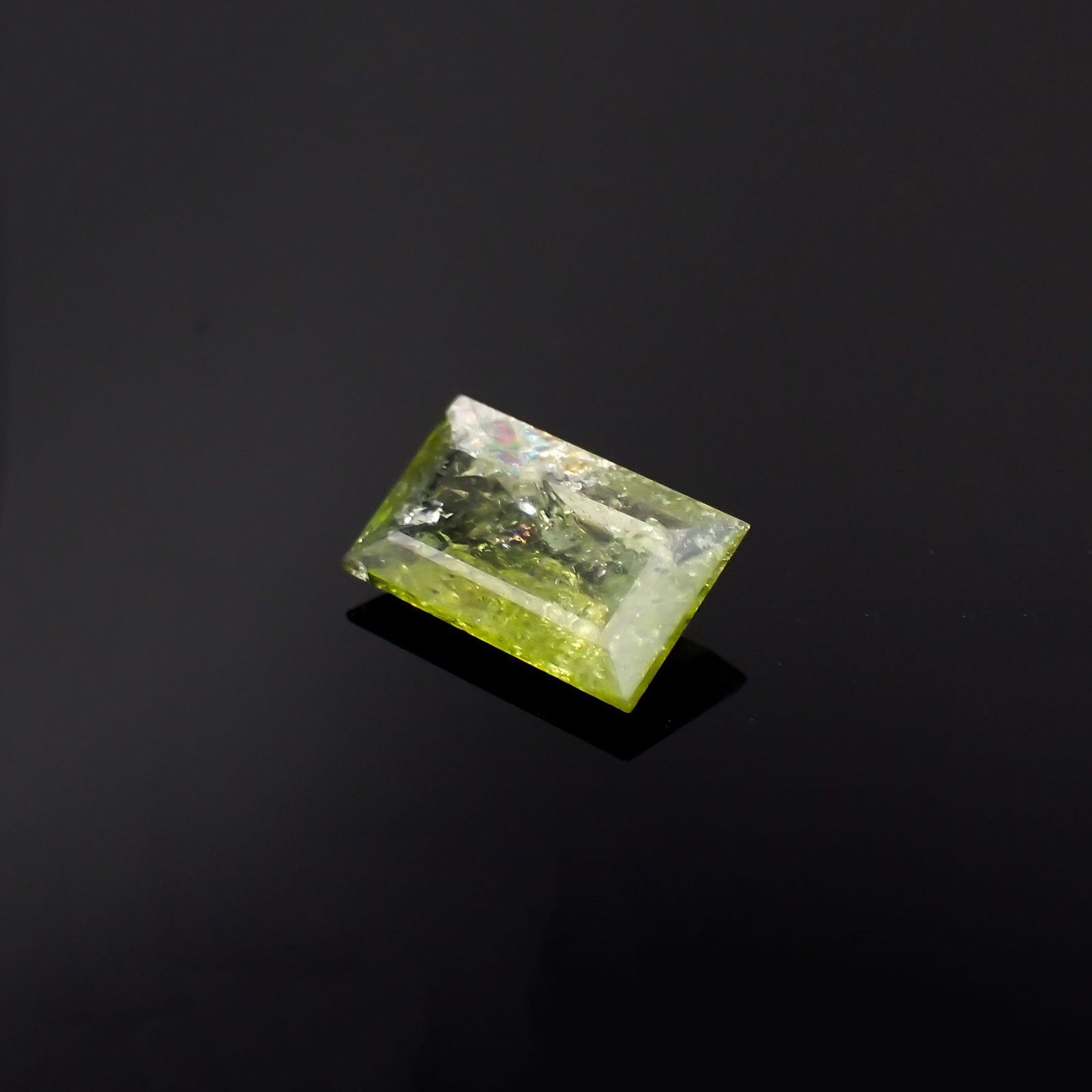 イリデッセンスクロムトルマリン(宝石名トルマリン)ケニア産 識別済 0.60ct / 7.2x4.6mm前後 [221119093]