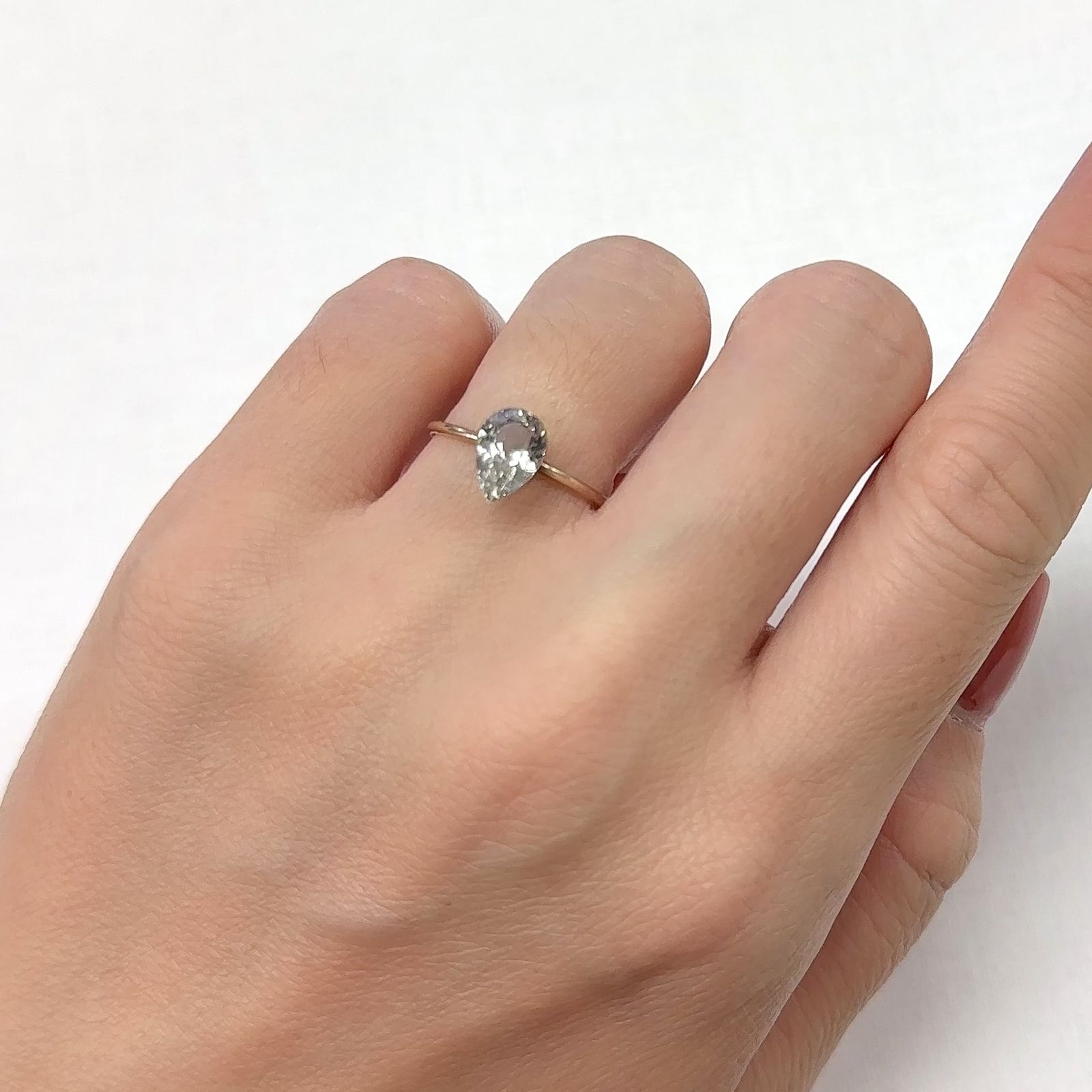 リリーパッドアパタイト フルオレッセンス アフリカ産 1.40ct [241129420]8.7x6mm前後
