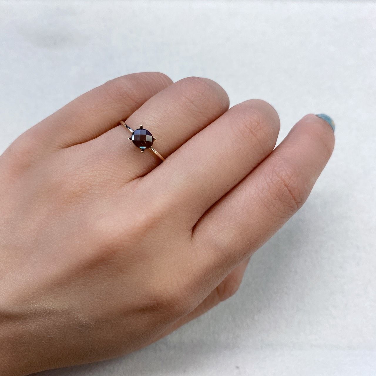 レインボーガーネット(宝石名レインボー アンドラダイト・ガーネット) 日本・奈良県産 0.90ct 識別済[210812945]5.8×5.1mm前後