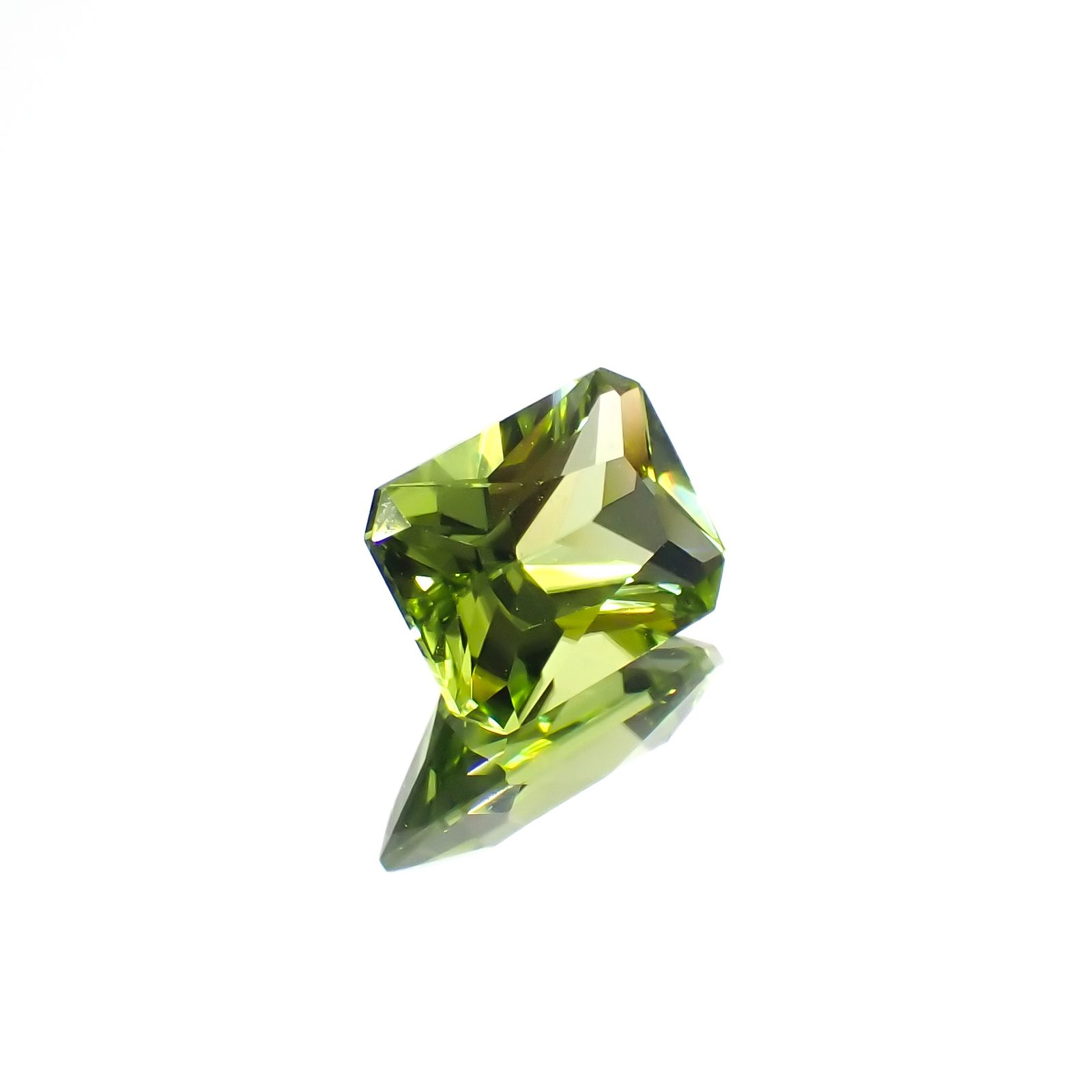 ペリドット 中国産 1.56ct[230622292]7.9x5.9mm前後
