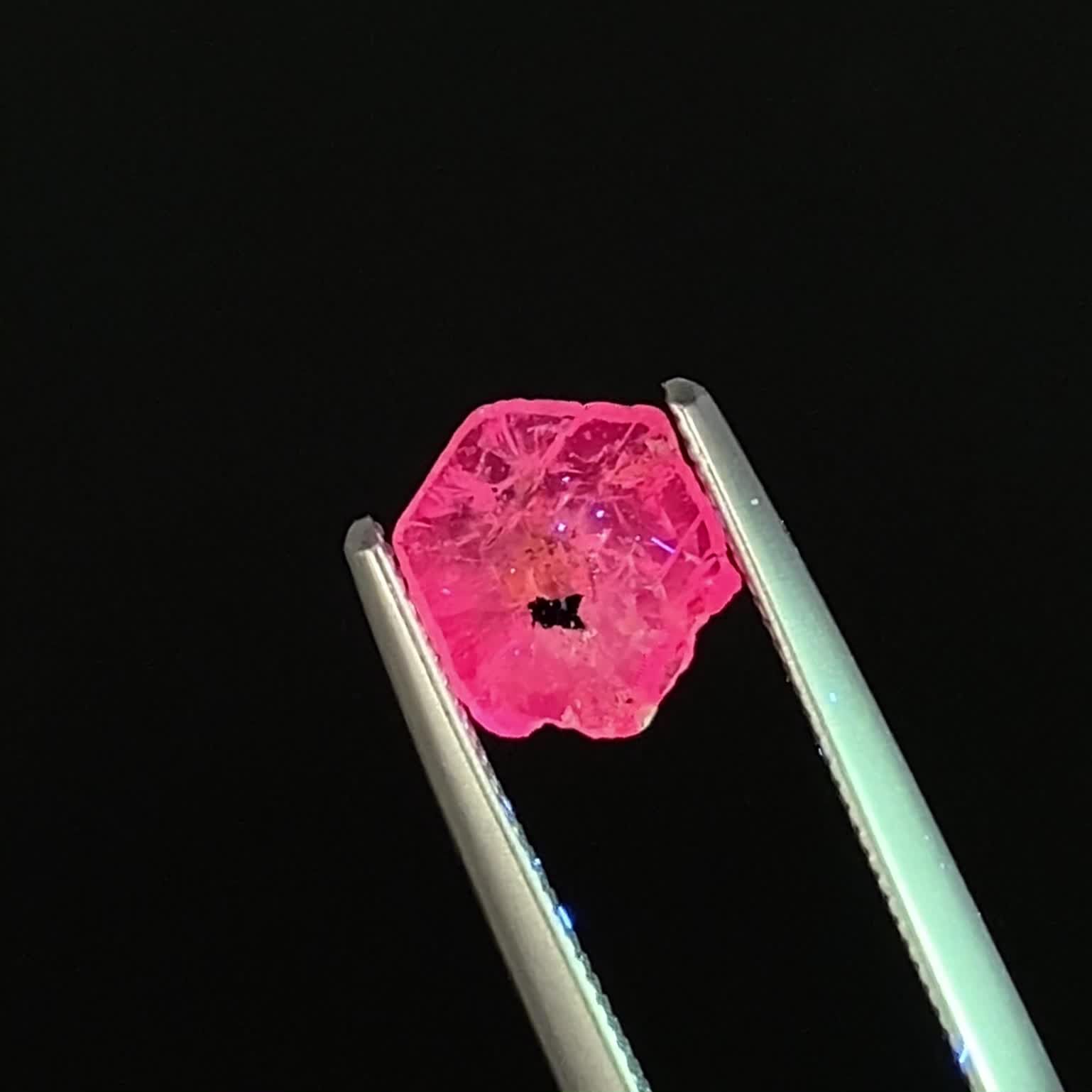 トラピッチェピンクサファイア 原石スライス パキスタン・カシミール