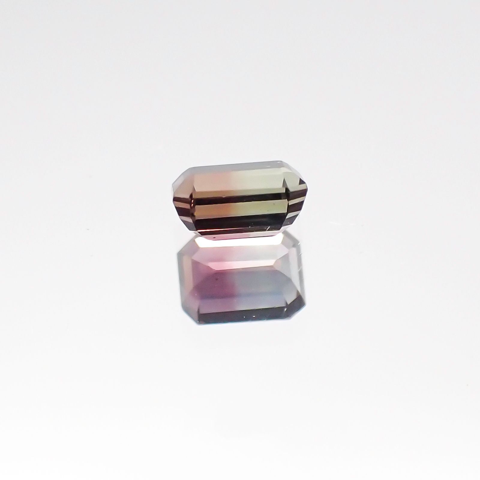 バイカラーサファイア(宝石名バイカラー・サファイア)タンザニア産 0.32ct 識別済[230622378]4x2.9mm前後