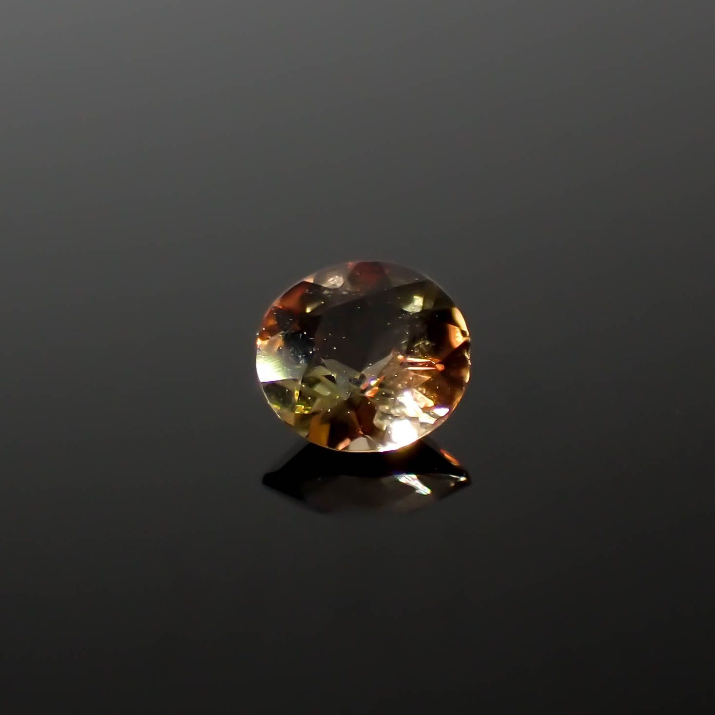アンダリュサイト(宝石名アンダリュサイト)スリランカ/マダガスカル産 0.21ct 識別済[240226117]4x4mm前後