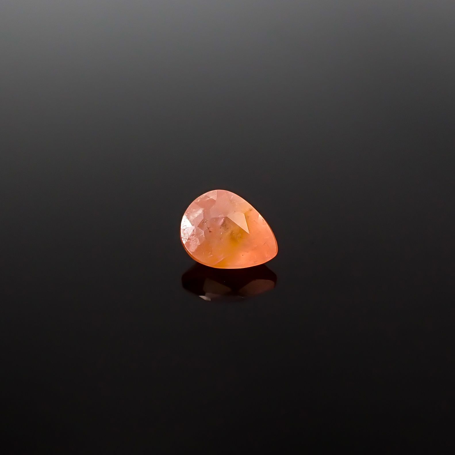 ヴェイリネナイト(宝石名ベイリネイト)パキスタン産 識別済 0.38ct / 5.2x4mm前後 [260432005]