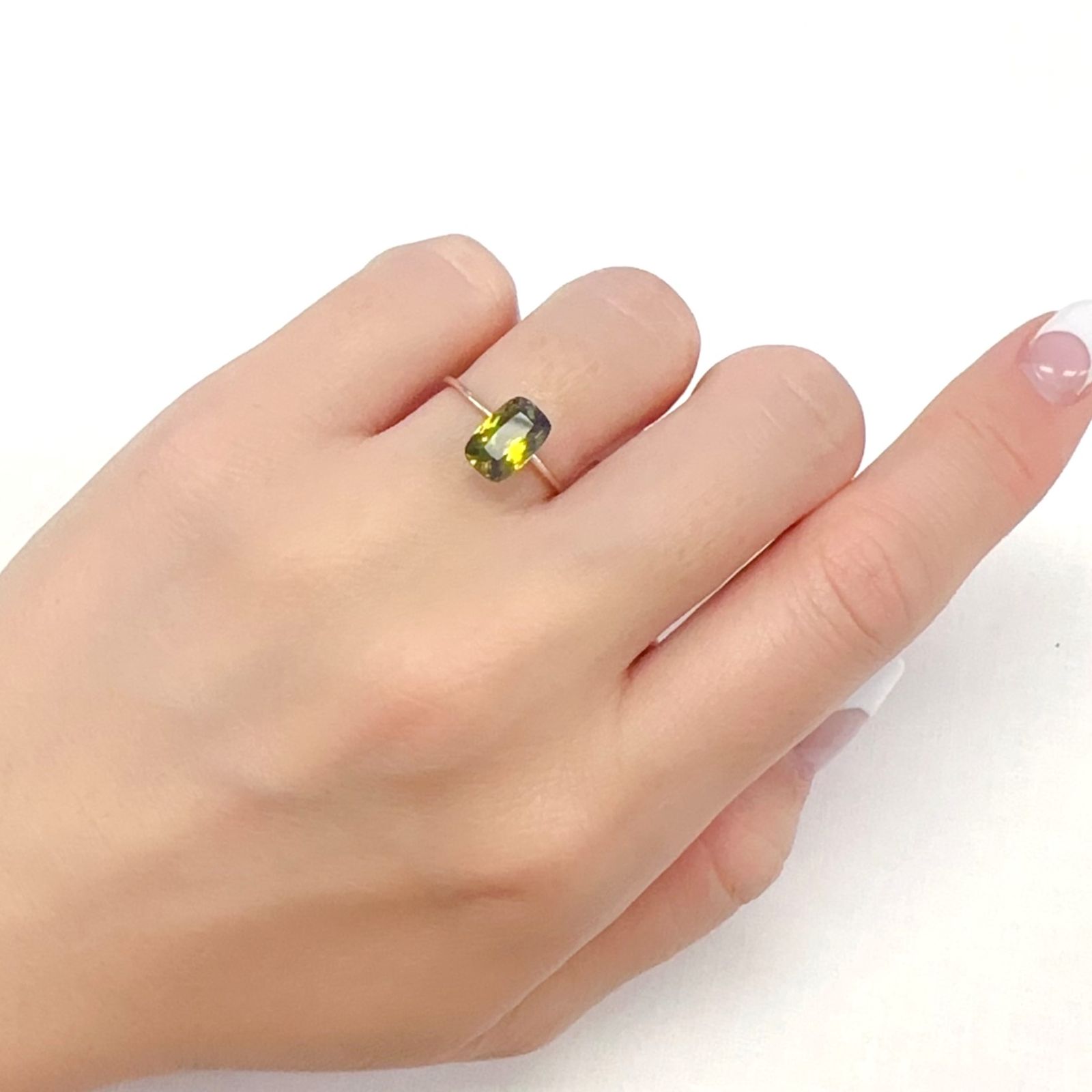 カラーチェンジスフェーン パキスタン産 1.56ct[231224769]8.7x5.7mm前後