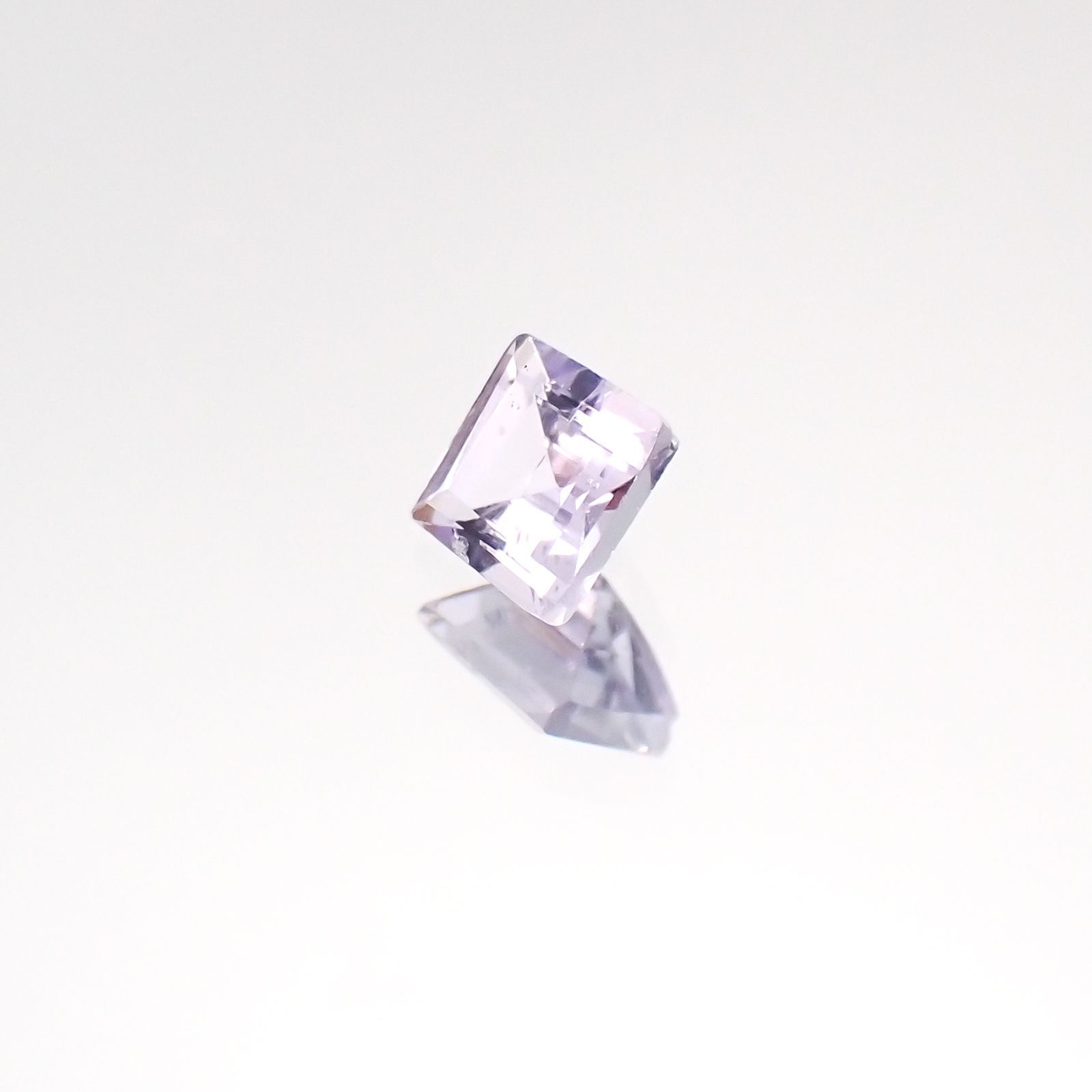 ラベンダーゾイサイト(宝石名ゾイサイト)タンザニア産 0.18ct 識別済[230622415]3.2x3mm前後