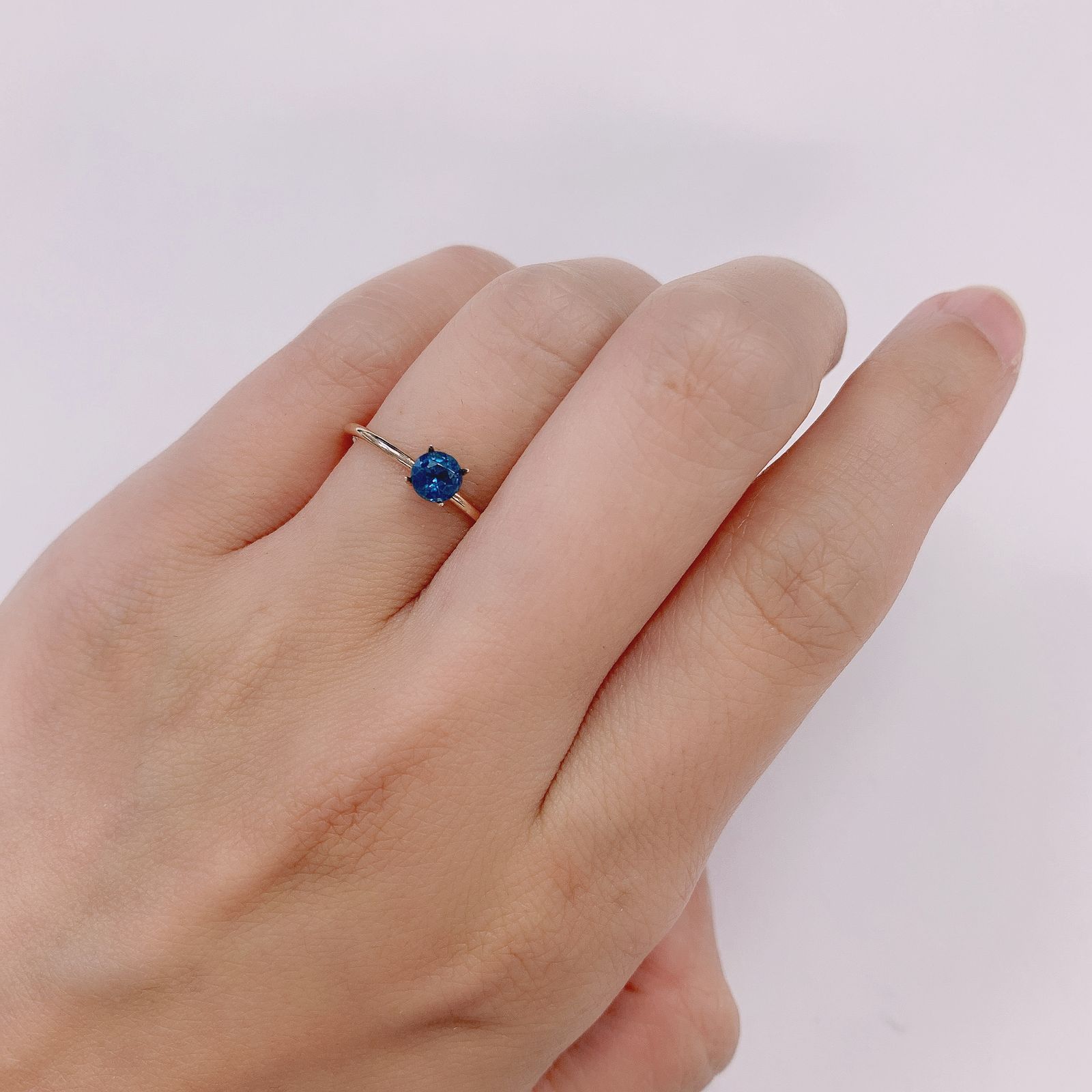 オーシャンブルーカイヤナイト インド産 ルース 0.38ct[210812362]4.1×4.1mm前後